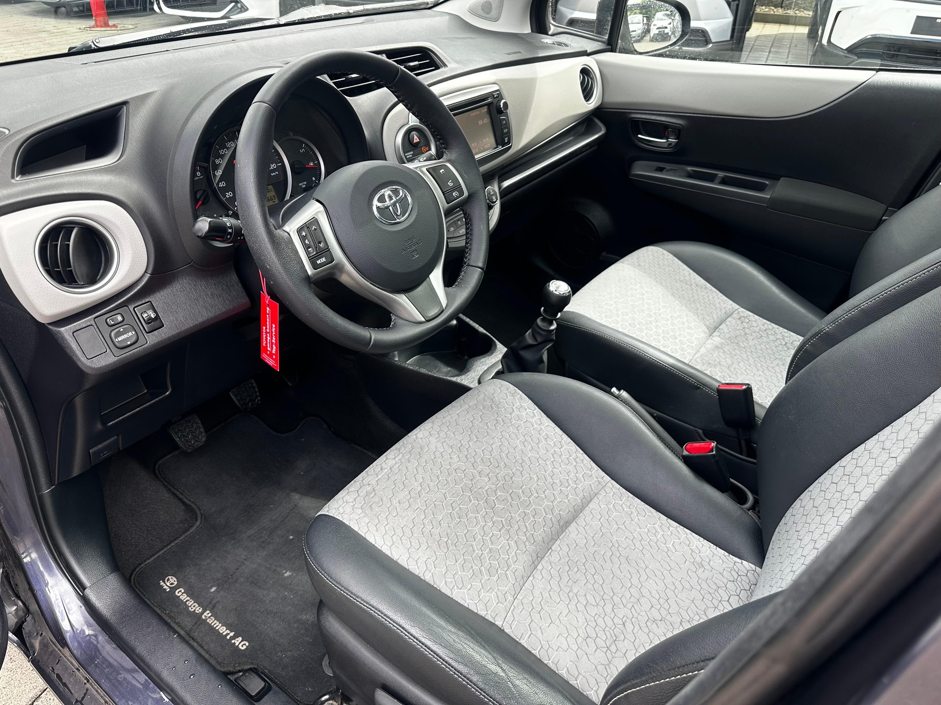 TOYOTA Yaris 1.33 VVT-i Sol Premium-image-9