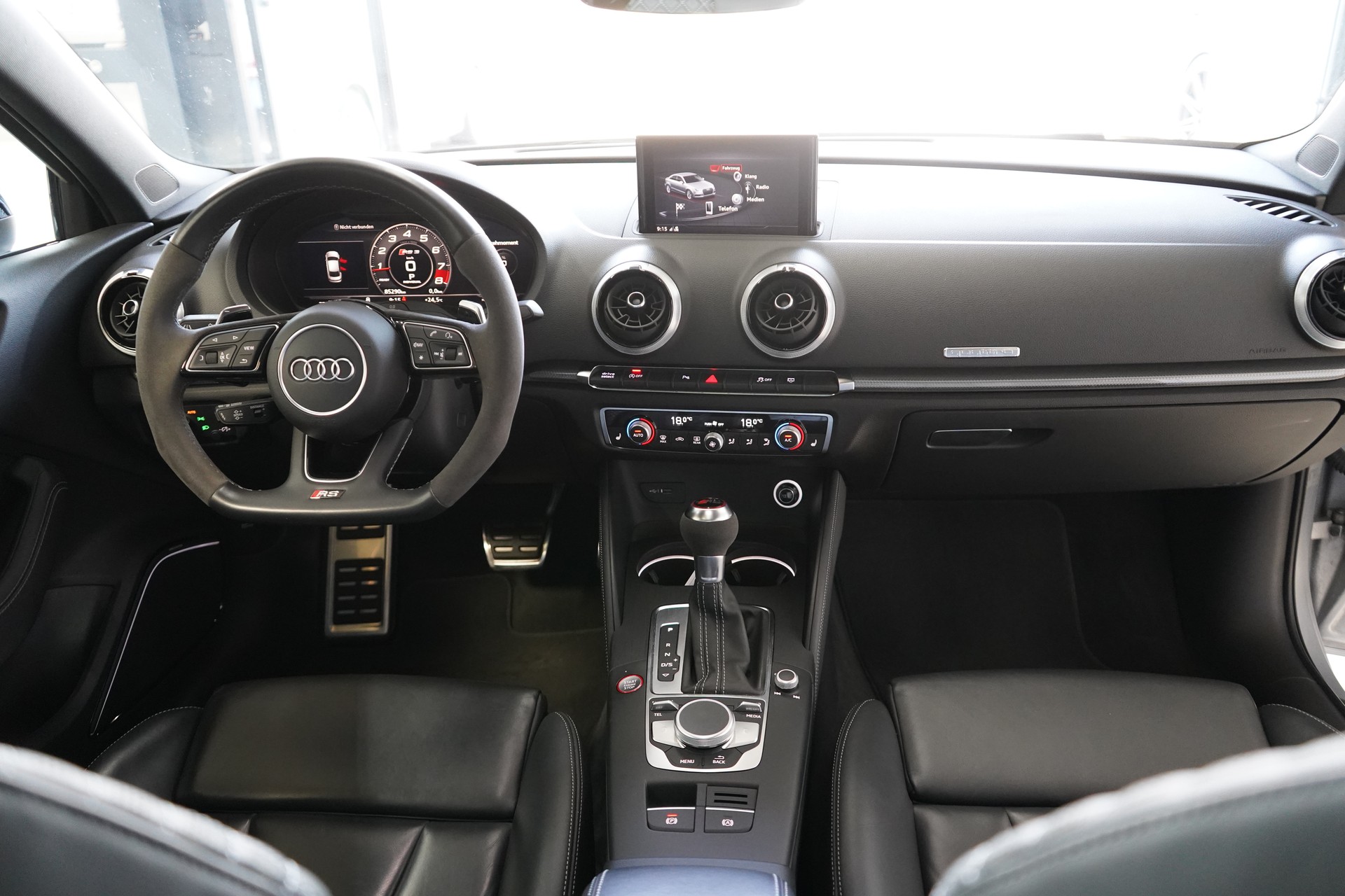 AUDI RS3 Limousine 2.5 TSI quattro S-tronic / APR 470Ps **-image-27