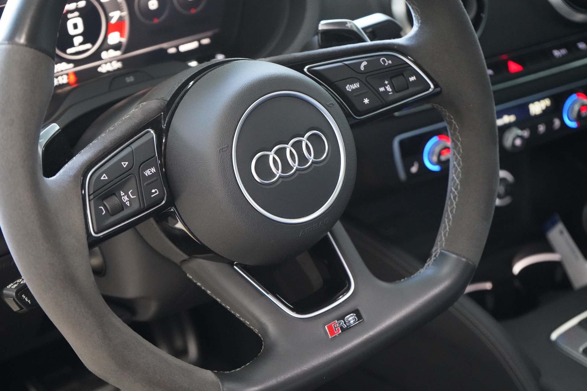 AUDI RS3 Limousine 2.5 TSI quattro S-tronic / APR 470Ps **-image-17