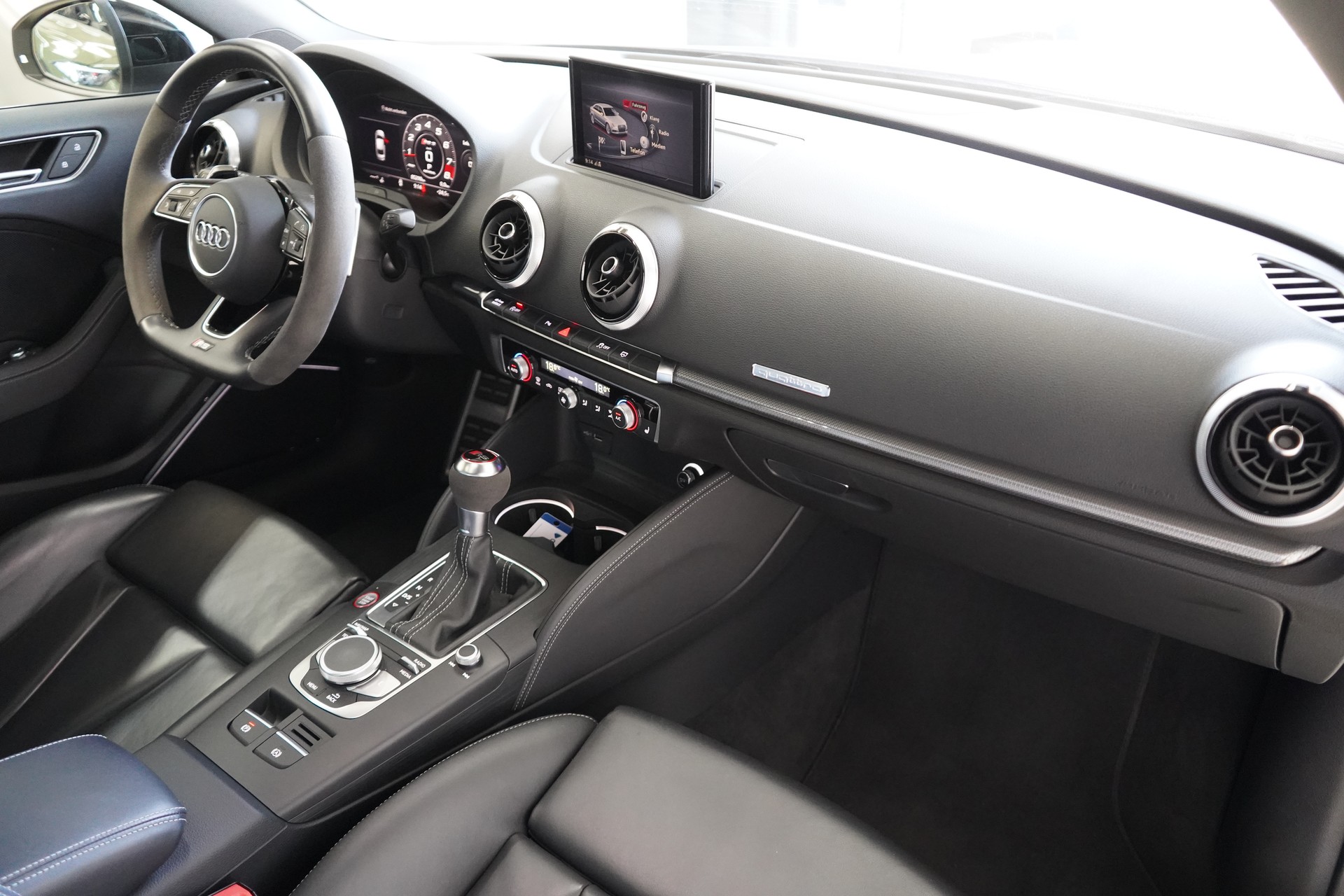 AUDI RS3 Limousine 2.5 TSI quattro S-tronic / APR 470Ps **-image-26