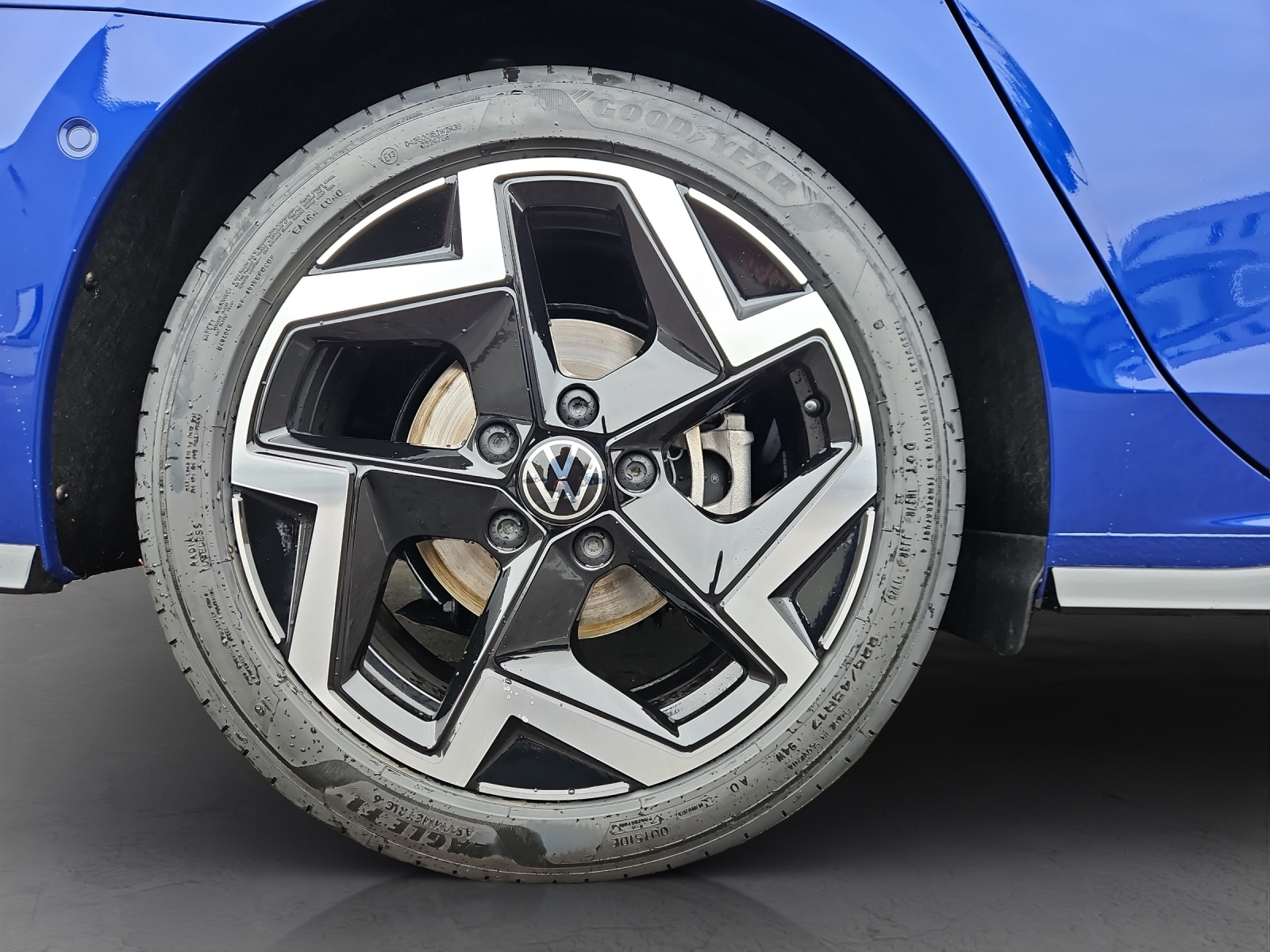 VW Golf Variant 1.5 eTSI mHEV R-Line DSG-image-11