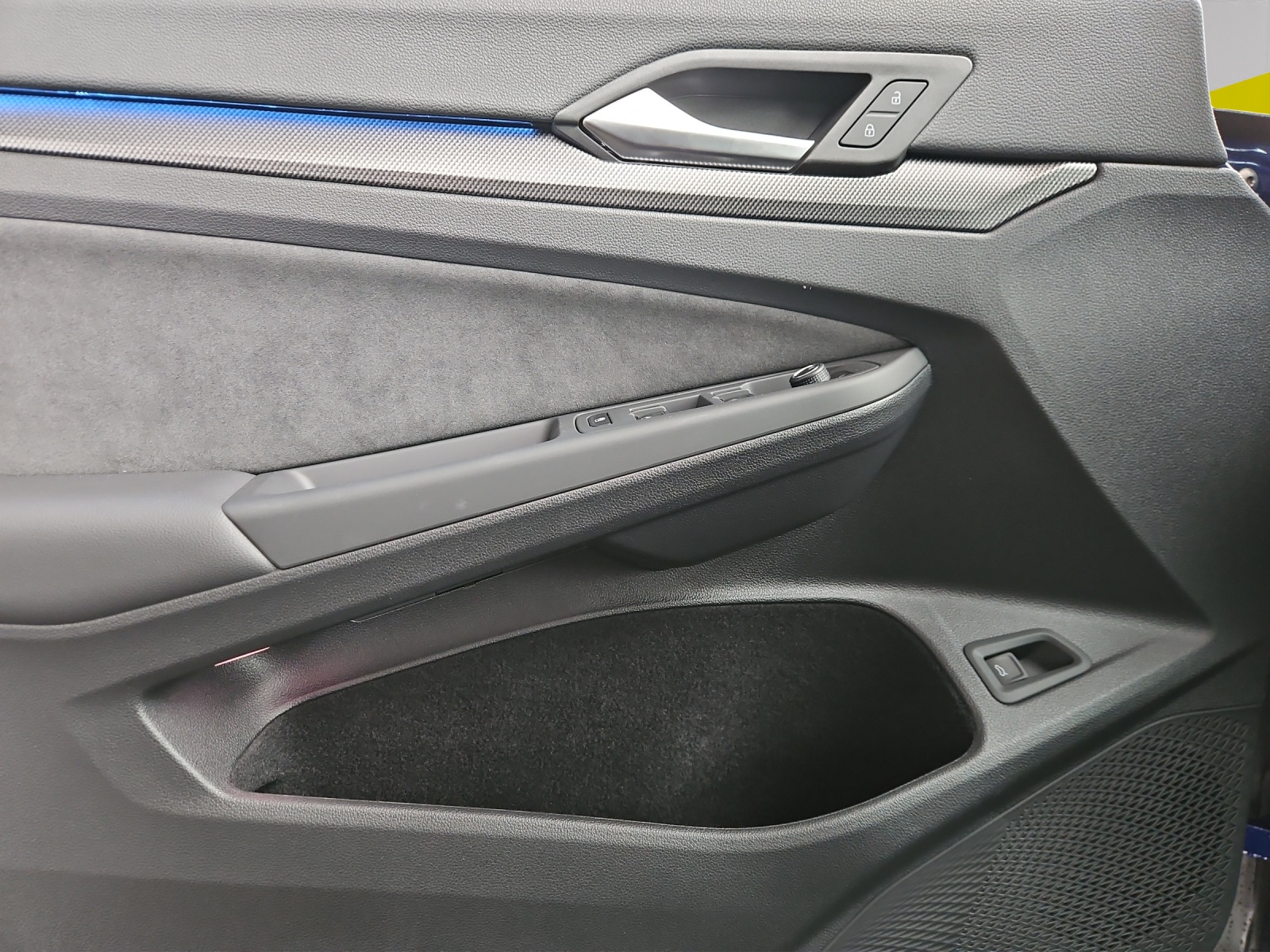 VW Golf Variant 1.5 eTSI mHEV R-Line DSG-image-7