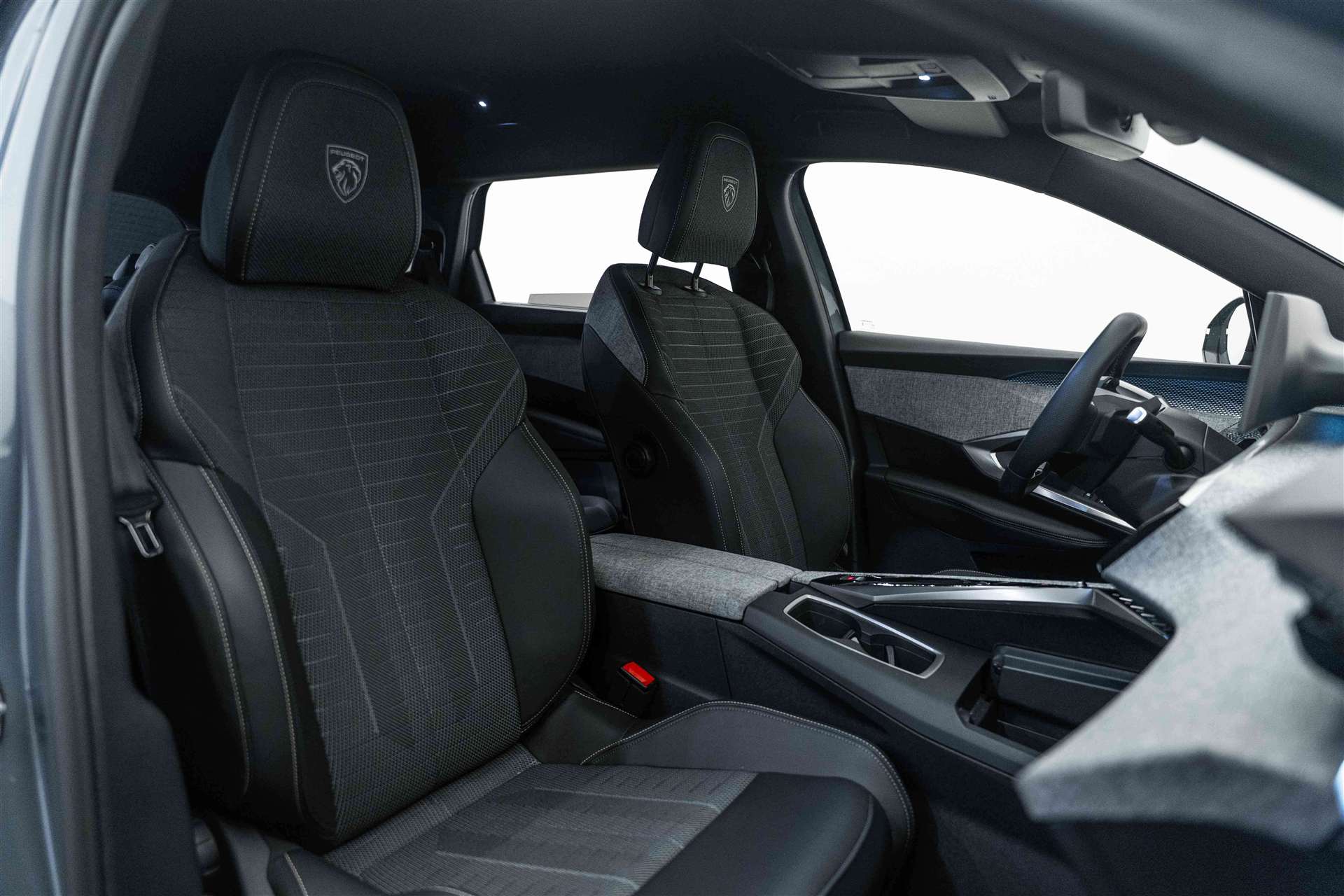 PEUGEOT 5008 145 Hybrid GT 7-Plätzer e-DCS-Automat-image-10