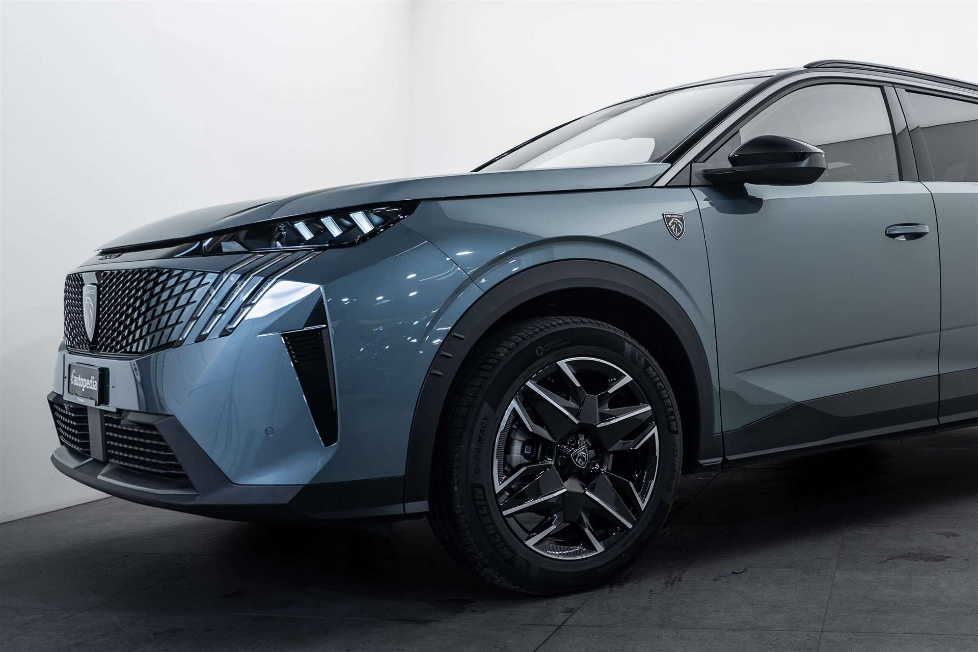PEUGEOT 5008 145 Hybrid GT 7-Plätzer e-DCS-Automat-showroom-element-1