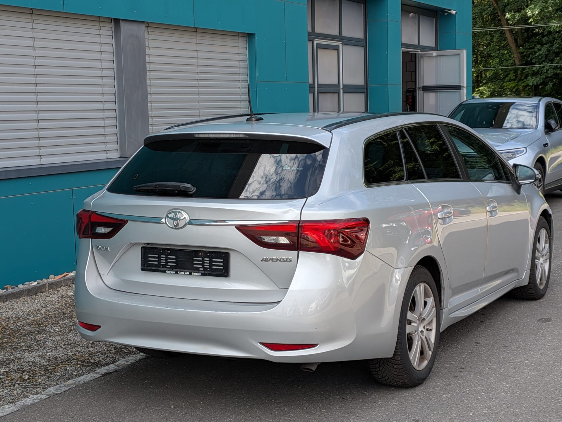 TOYOTA Avensis Touring Sports 2.0 D-4D Sol Premium-image-3