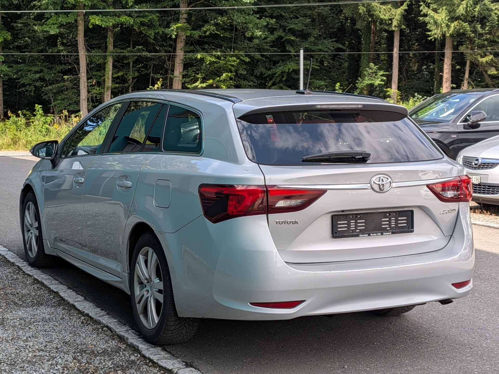 TOYOTA Avensis Touring Sports 2.0 D-4D Sol Premium-image-5