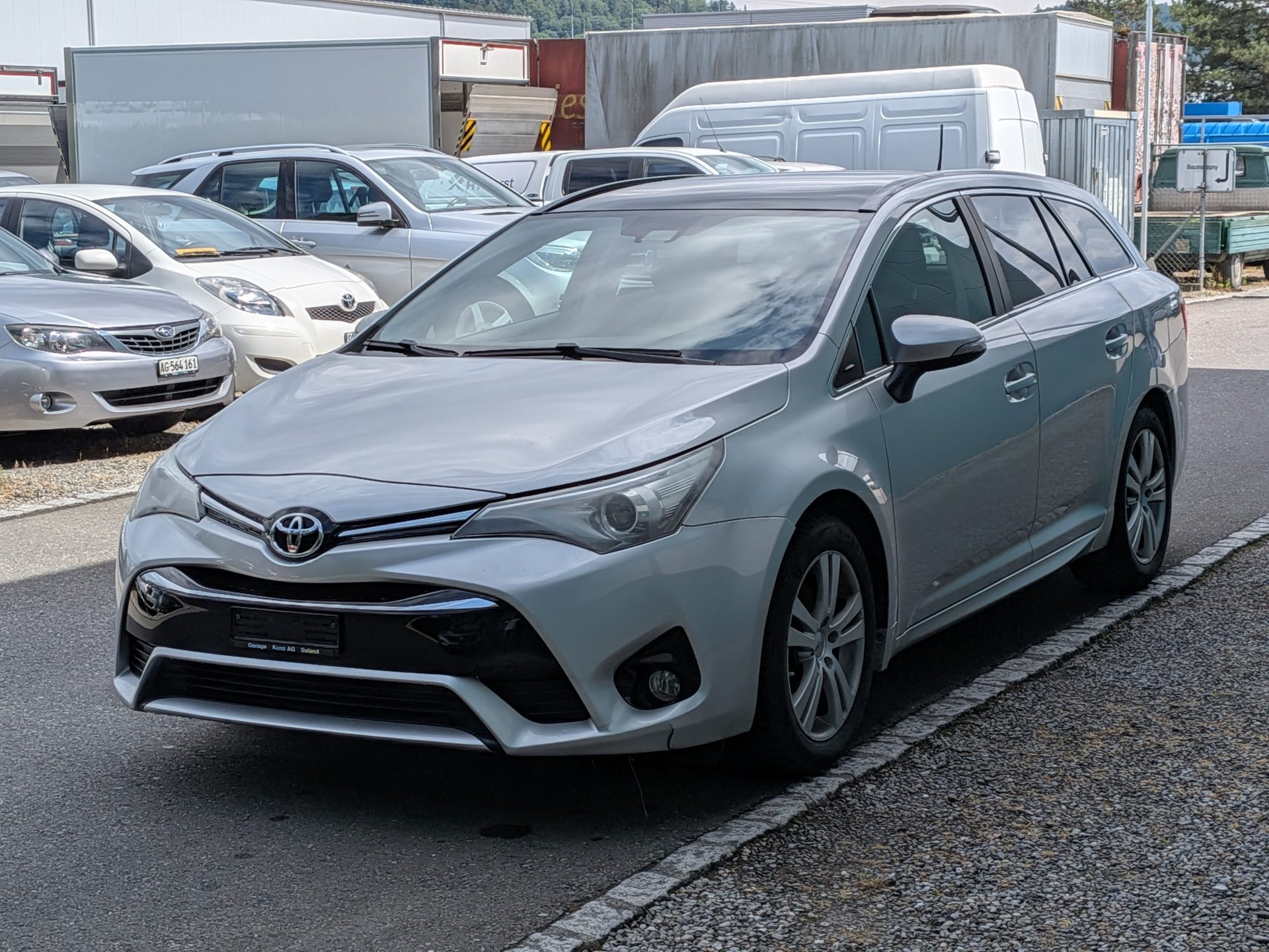 TOYOTA Avensis Touring Sports 2.0 D-4D Sol Premium-image-2