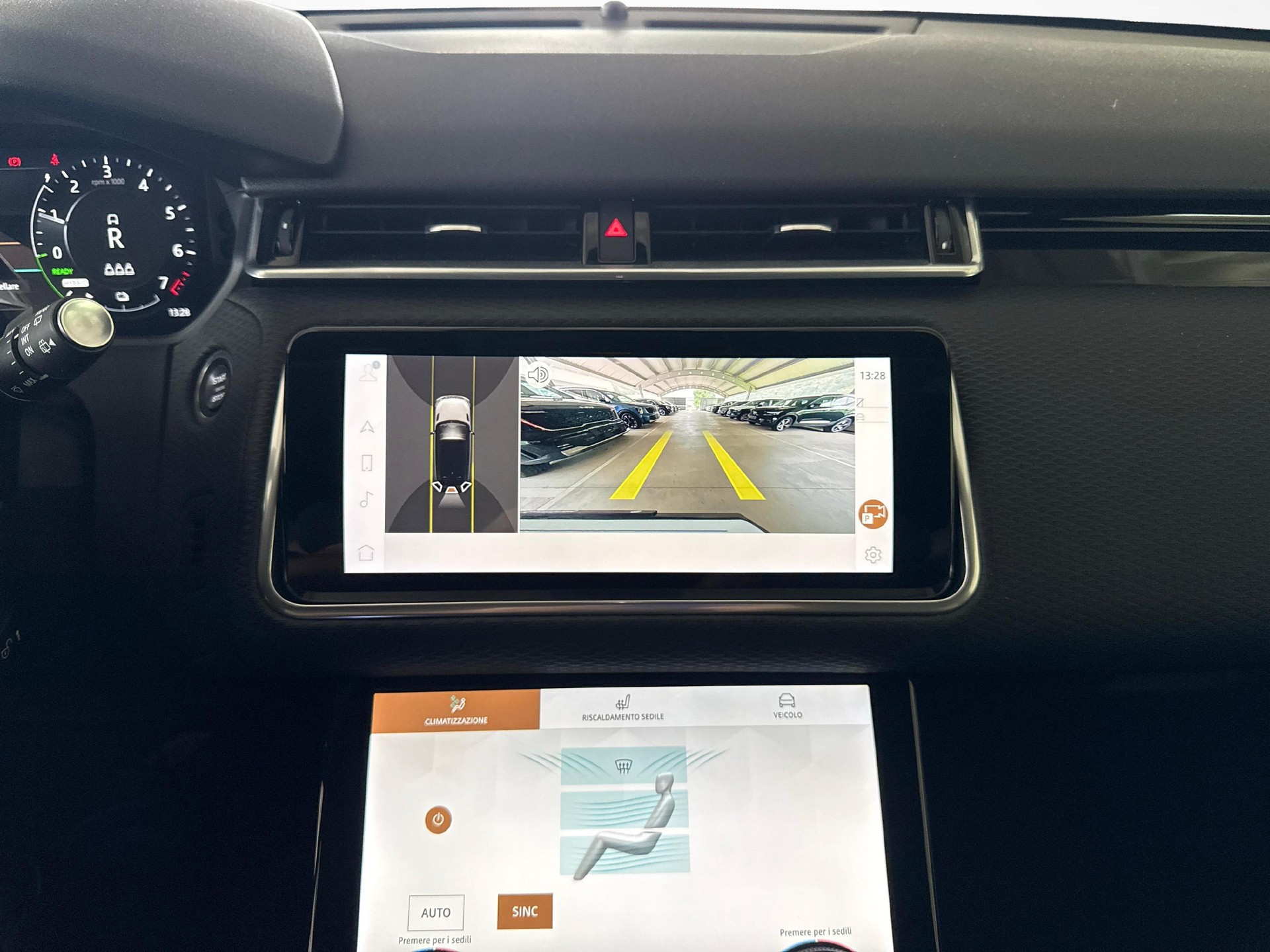 LAND ROVER Range Rover Velar 2.0 P400e + Pneumatici invernali inclusi-image-15