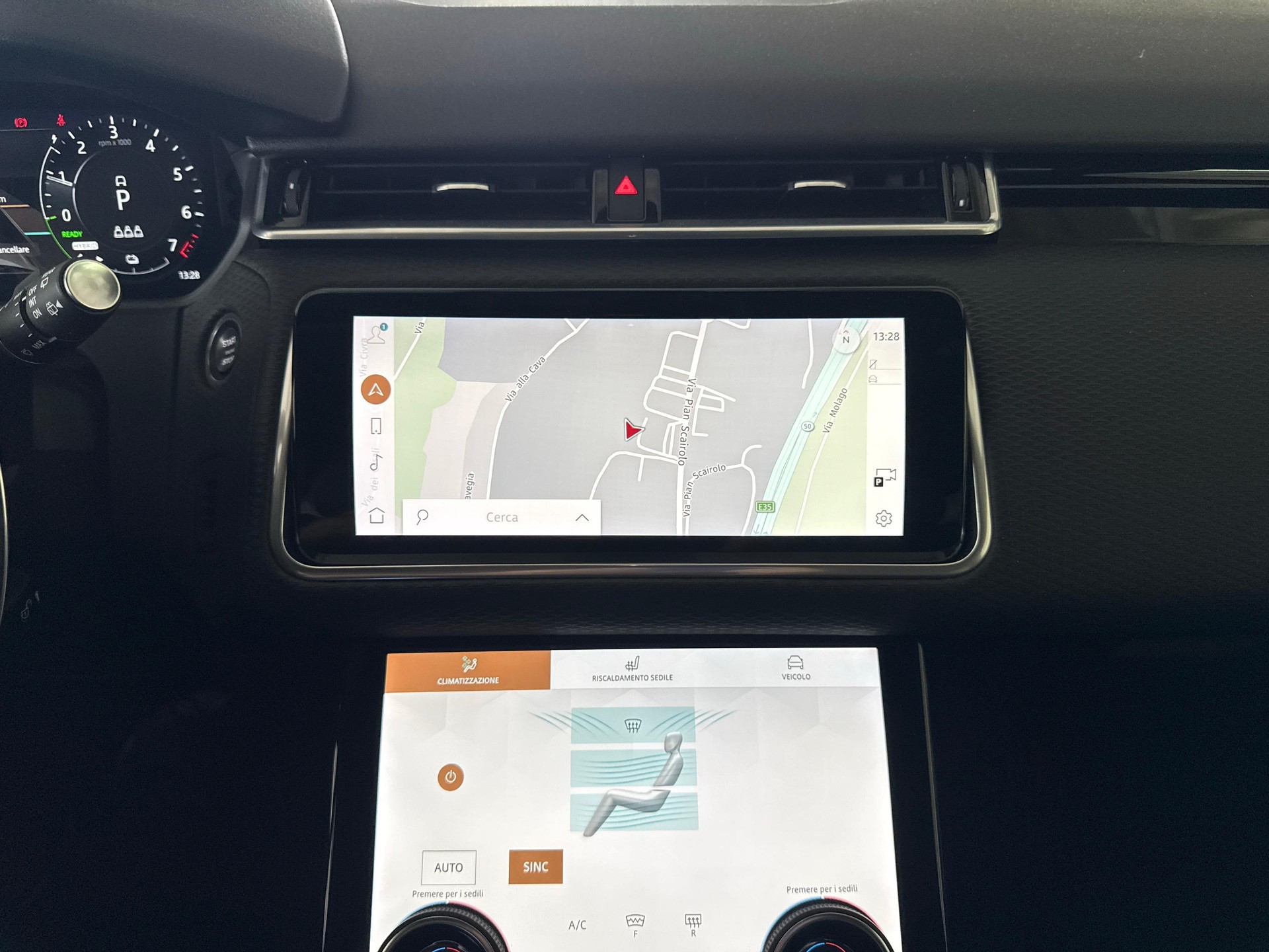 LAND ROVER Range Rover Velar 2.0 P400e + Pneumatici invernali inclusi-image-14
