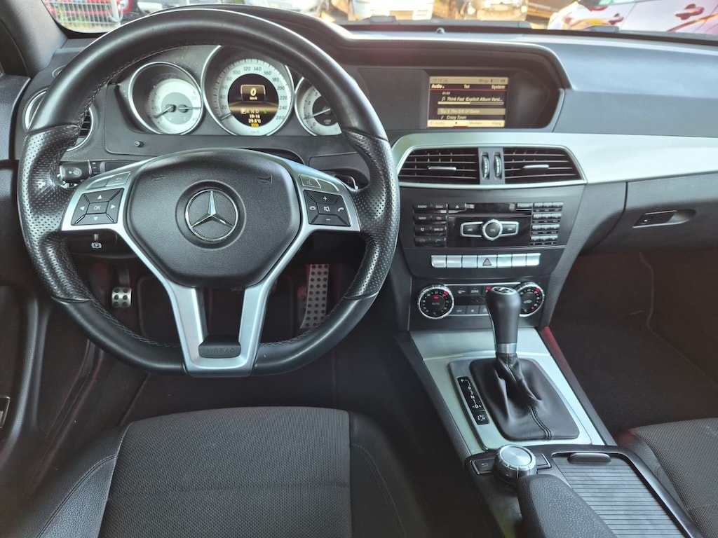 MERCEDES-BENZ C 180 Coupé 7G-Tronic AMG-image-12