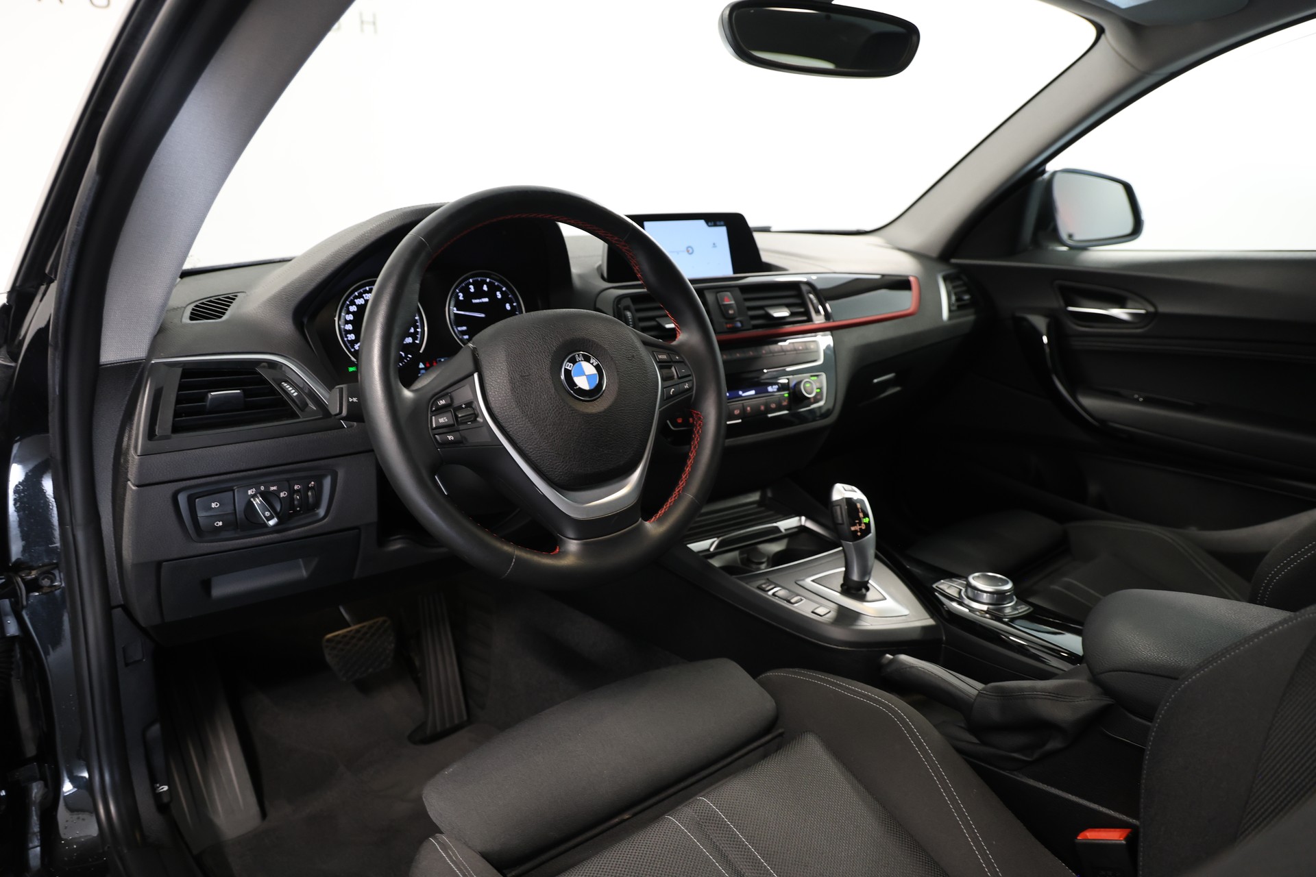 BMW 218i Steptronic-image-7