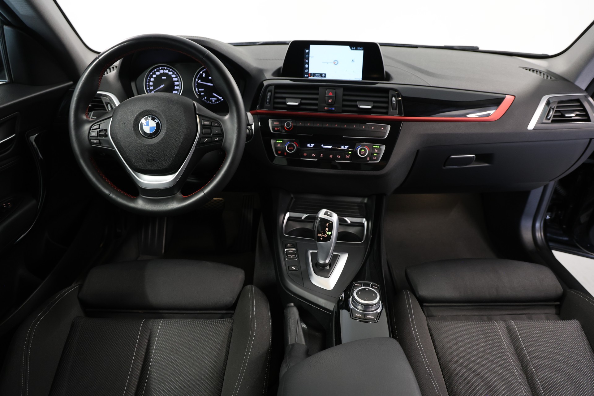 BMW 218i Steptronic-image-9