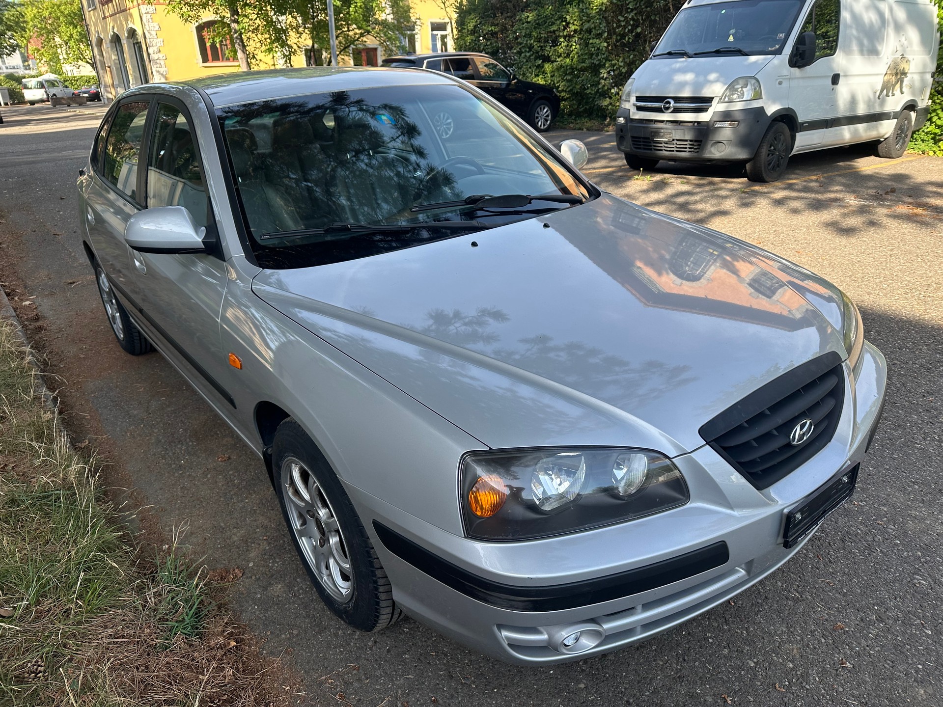 HYUNDAI Elantra 2.0 16V Swiss Edition-image-1
