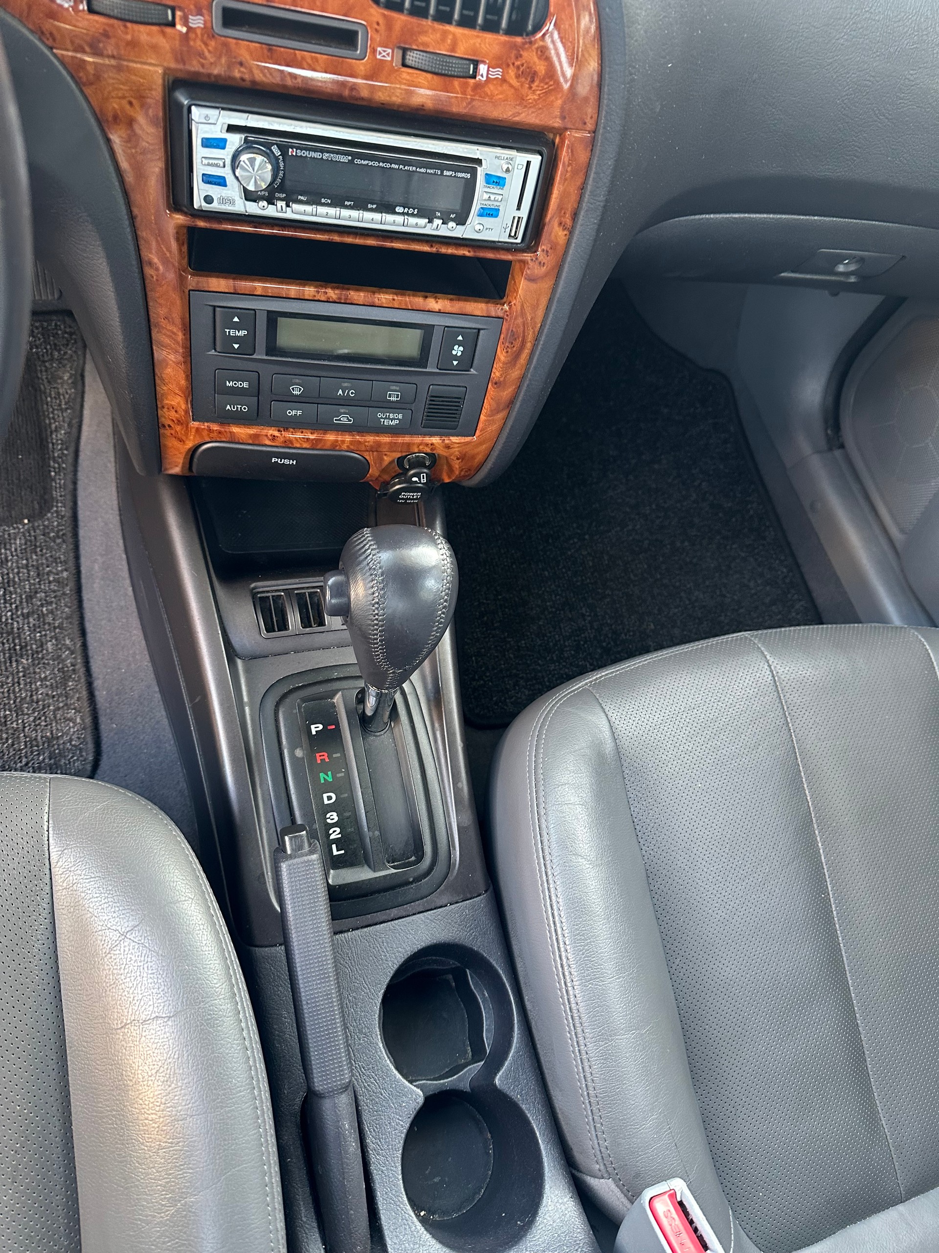 HYUNDAI Elantra 2.0 16V Swiss Edition-image-7