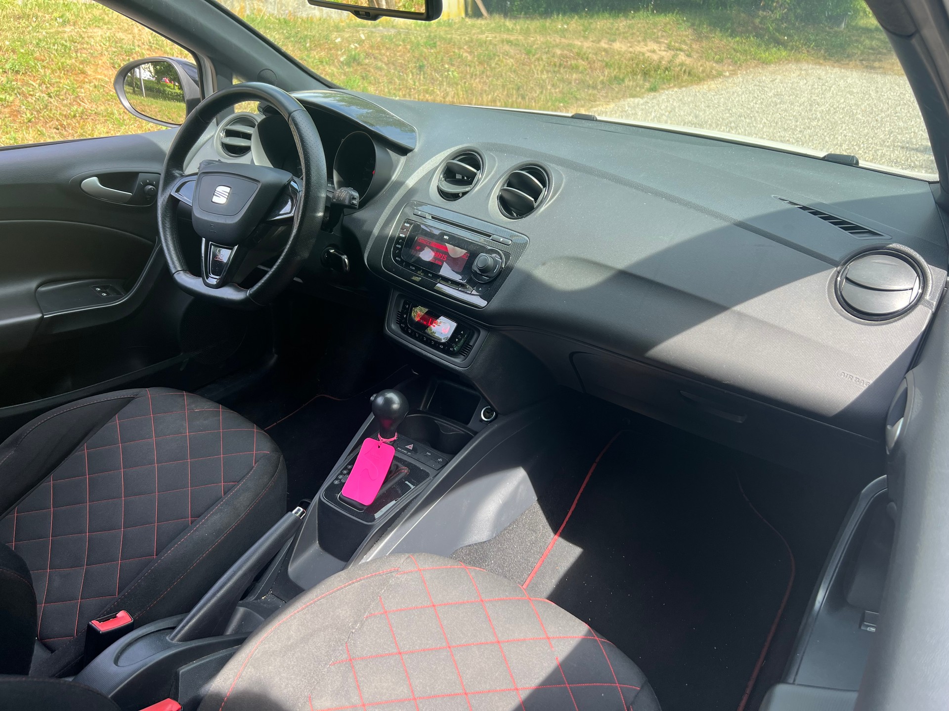 SEAT Ibiza SC 1.4 TSI Cupra DSG-image-9
