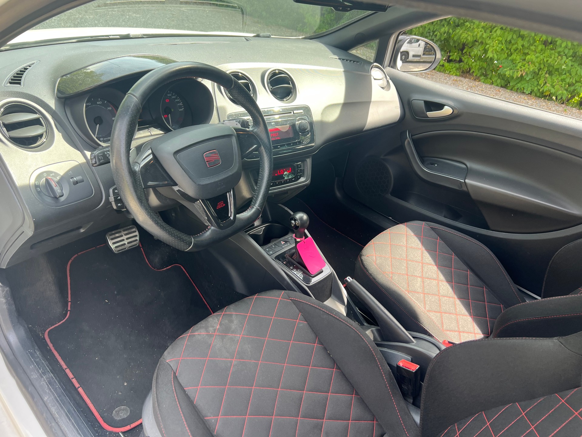 SEAT Ibiza SC 1.4 TSI Cupra DSG-image-8