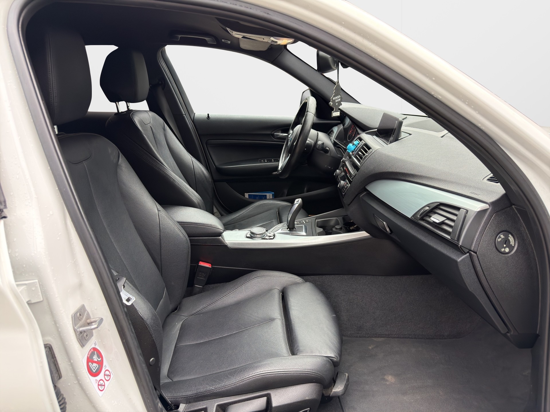 BMW 120d xDrive M Sport Steptronic-image-12