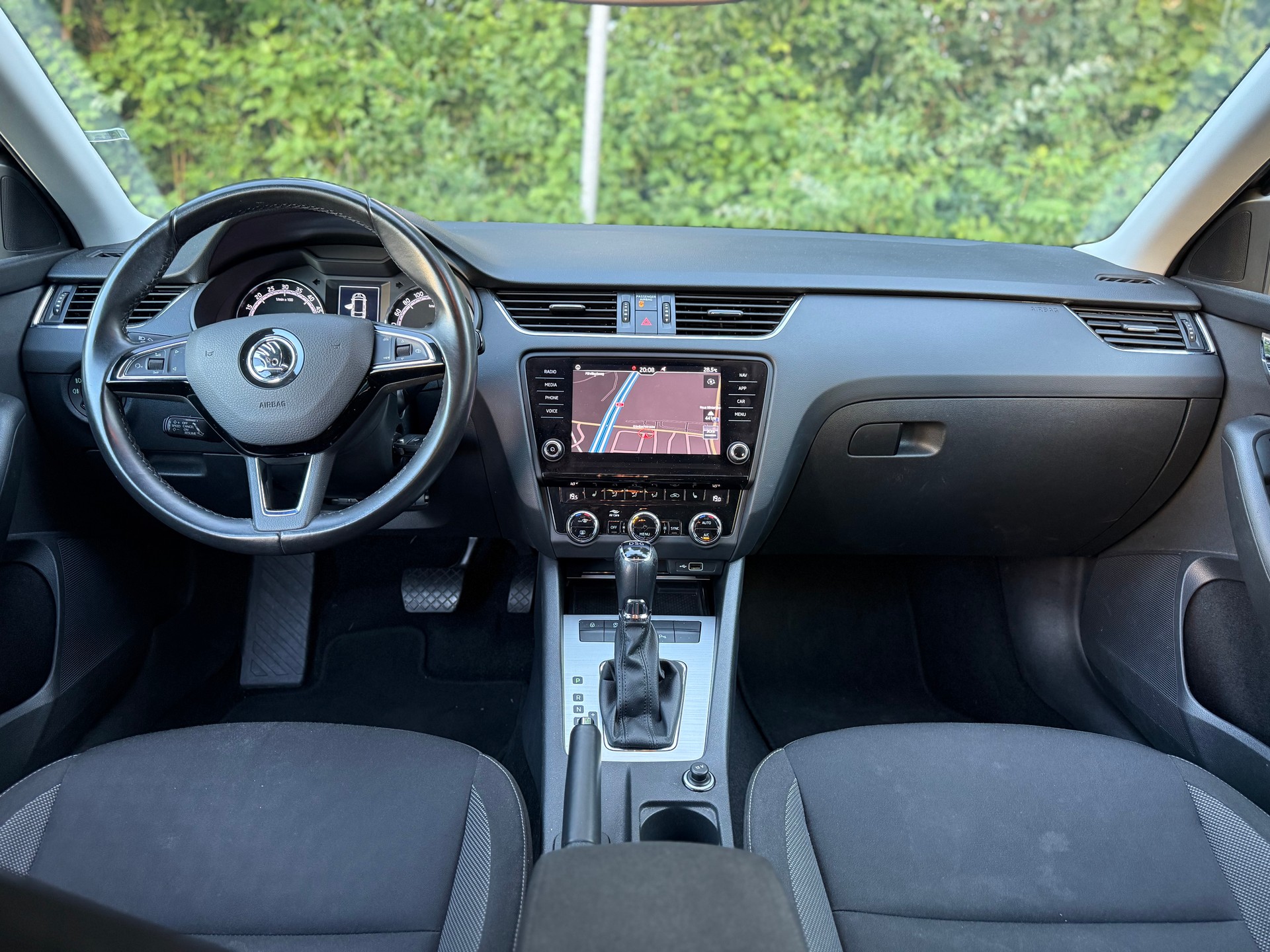 SKODA Octavia Combi 2.0 TDI Ambition DSG-image-2