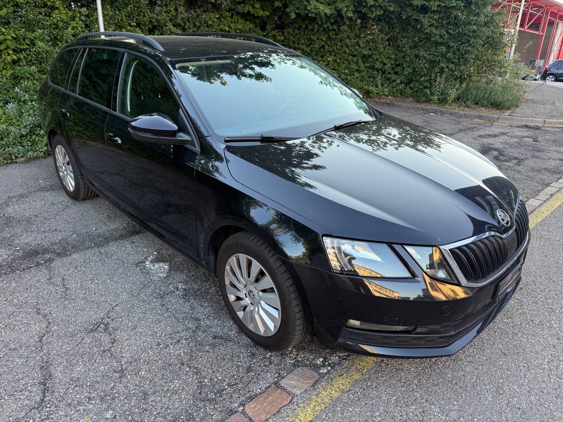 SKODA Octavia Combi 2.0 TDI Ambition DSG-image-1