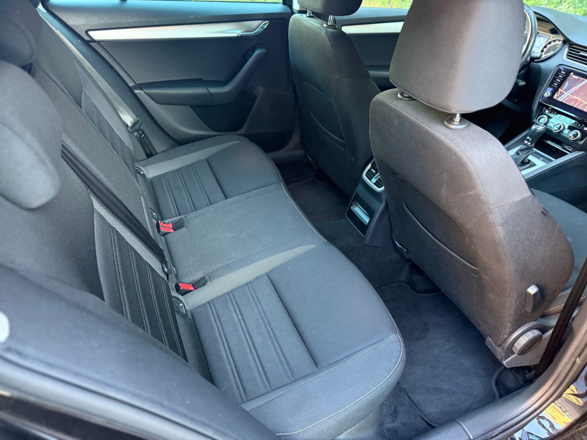 SKODA Octavia Combi 2.0 TDI Ambition DSG-image-4