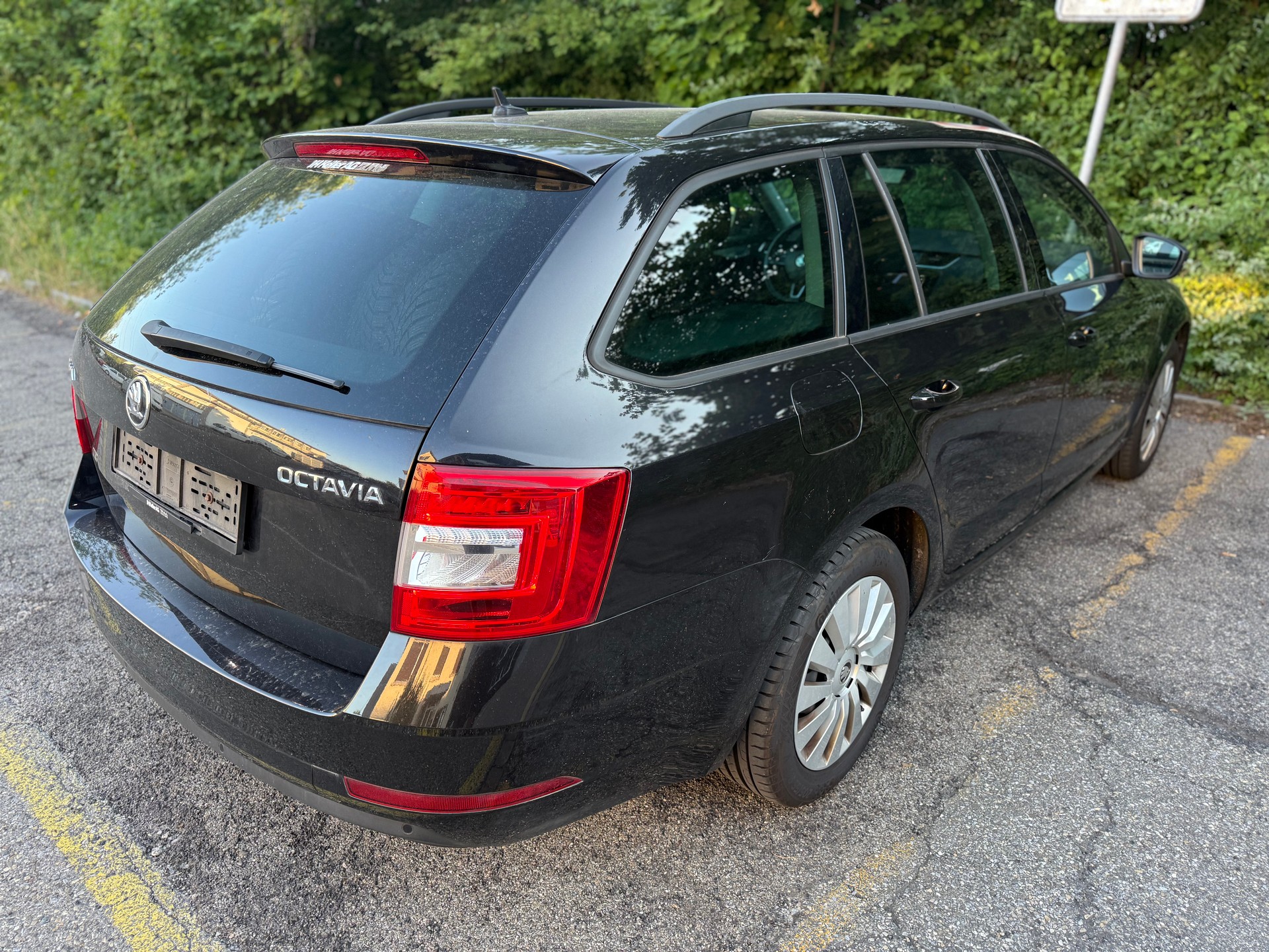 SKODA Octavia Combi 2.0 TDI Ambition DSG-image-6