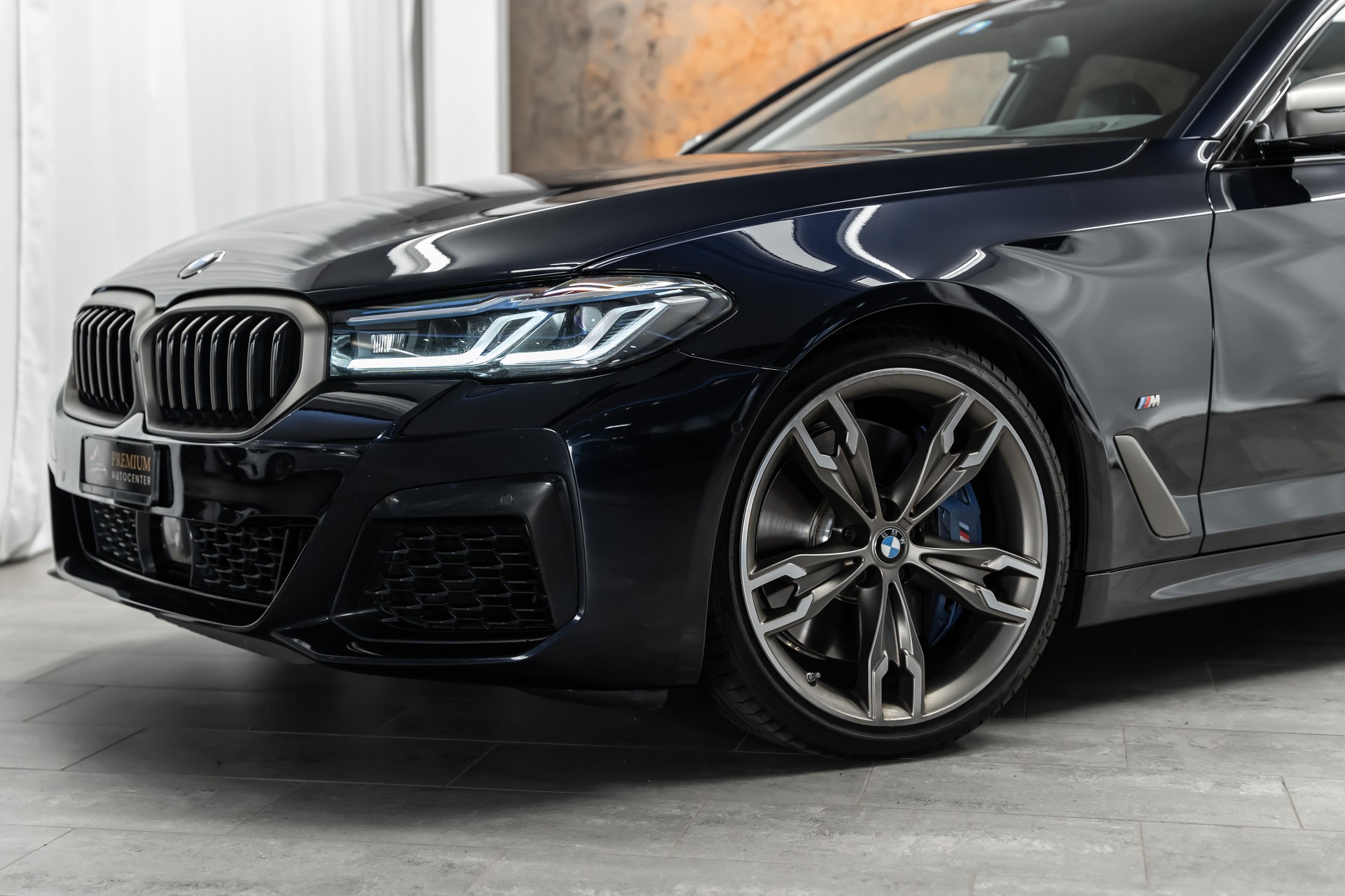 BMW M550i xDrive Steptronic *Panorama*Head-Up*H&K Sound*360°*-image-1