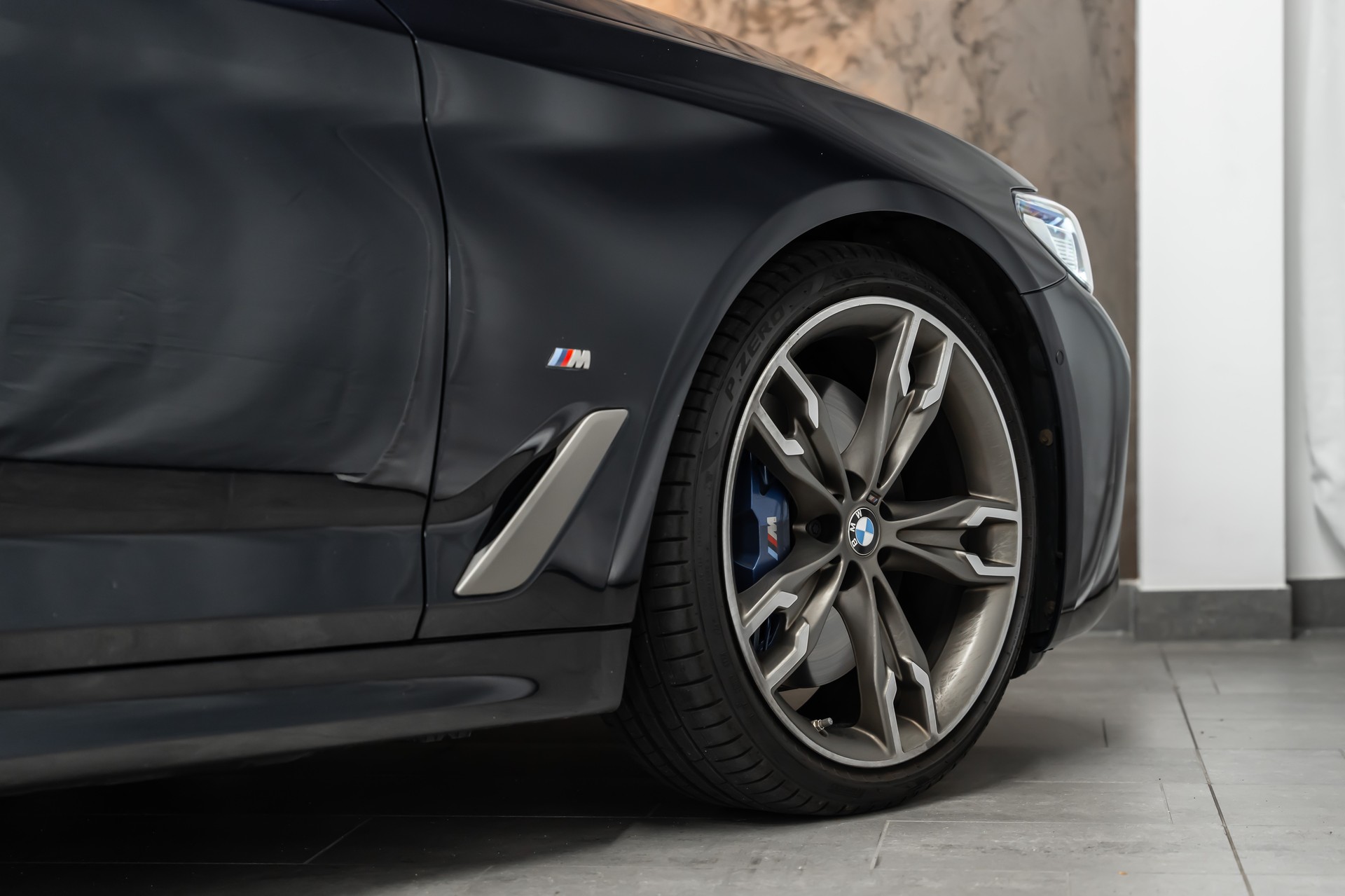 BMW M550i xDrive Steptronic *Panorama*Head-Up*H&K Sound*360°*-image-8