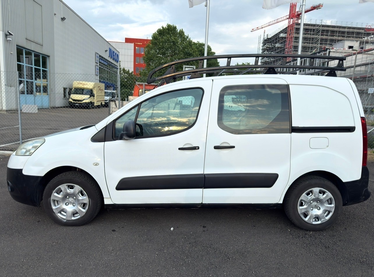 PEUGEOT Partner 1.6 e-HDI Urban Pack-image-1