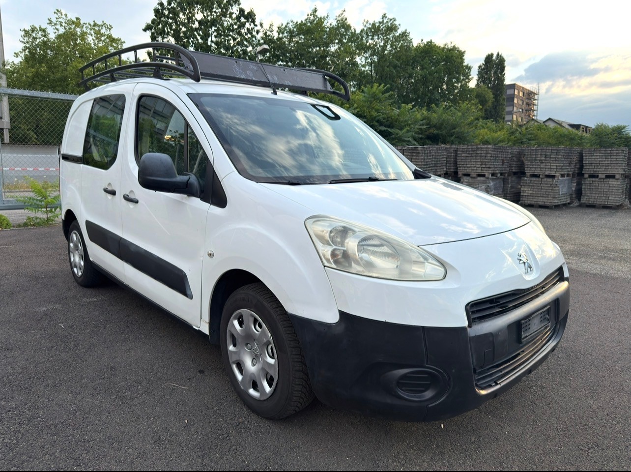PEUGEOT Partner 1.6 e-HDI Urban Pack-image-9