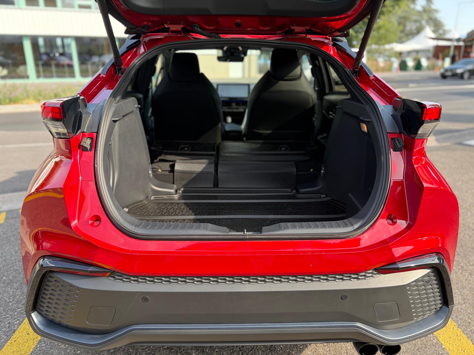 TOYOTA C-HR 2.0 HSD CVT Style 2WD-image-17