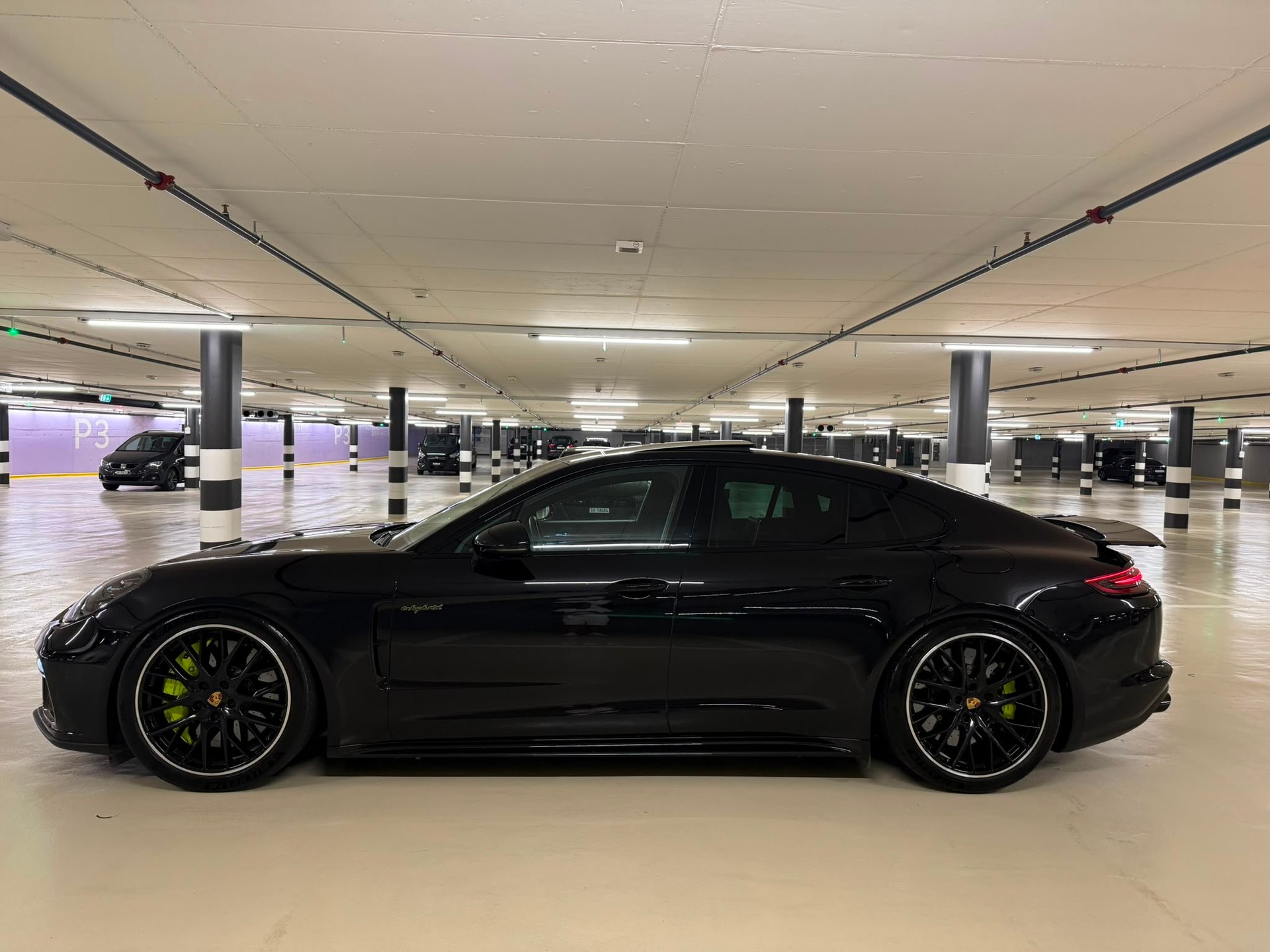 PORSCHE Panamera Turbo S E-Hybrid PDK-showroom-element-1