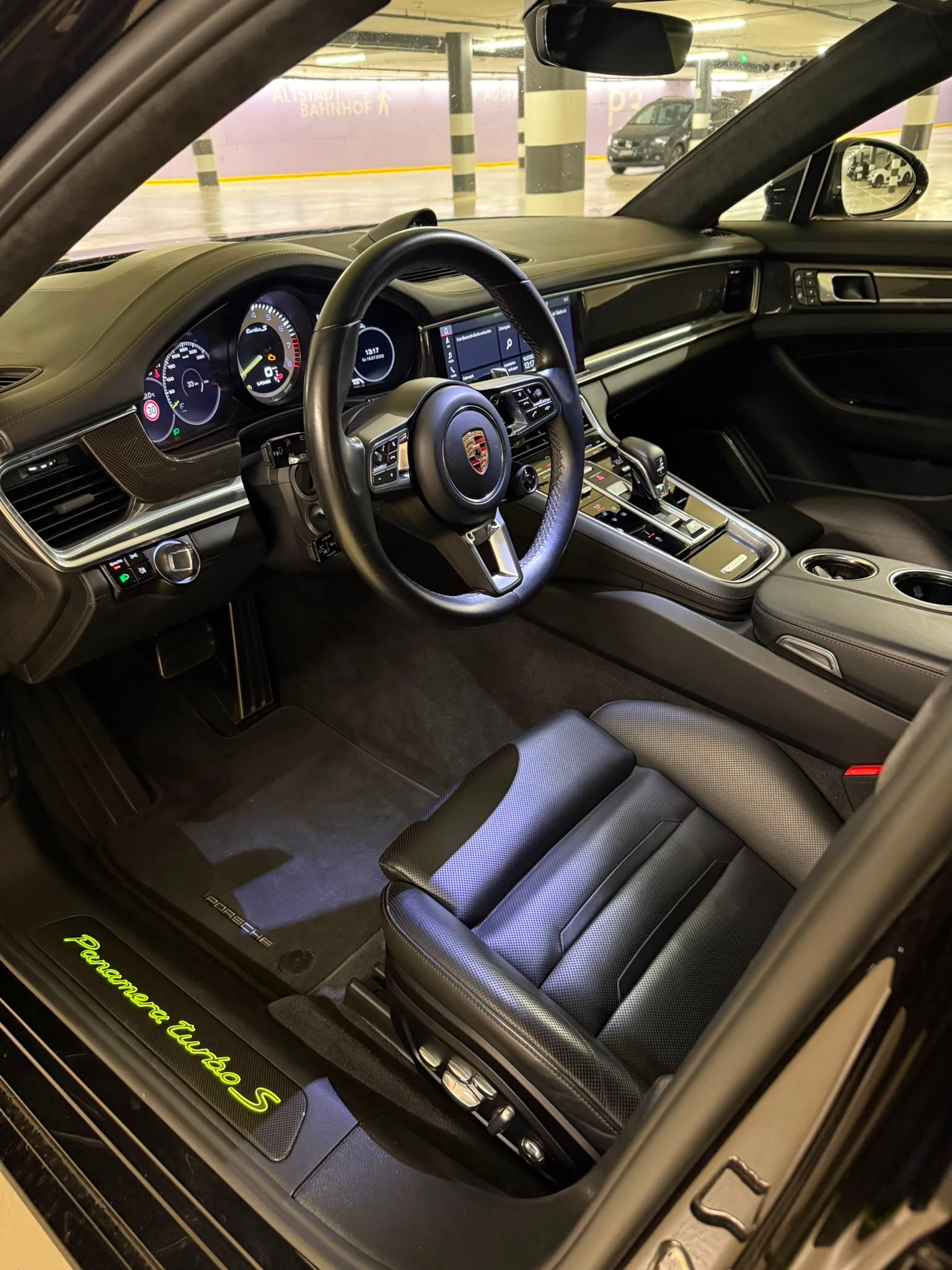 PORSCHE Panamera Turbo S E-Hybrid PDK-image-8