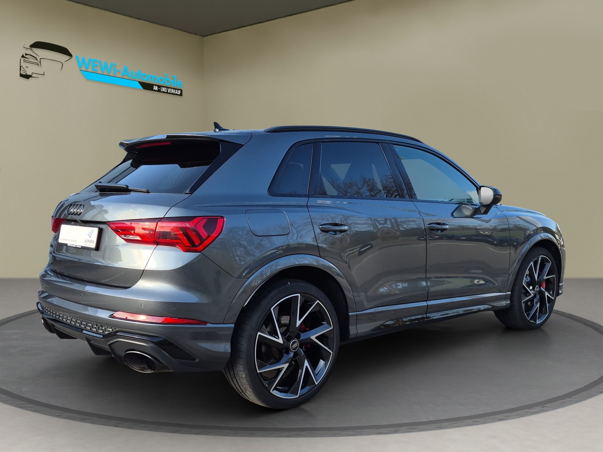 AUDI RS Q3 2.5 TFSI quattro S tronic-image-4