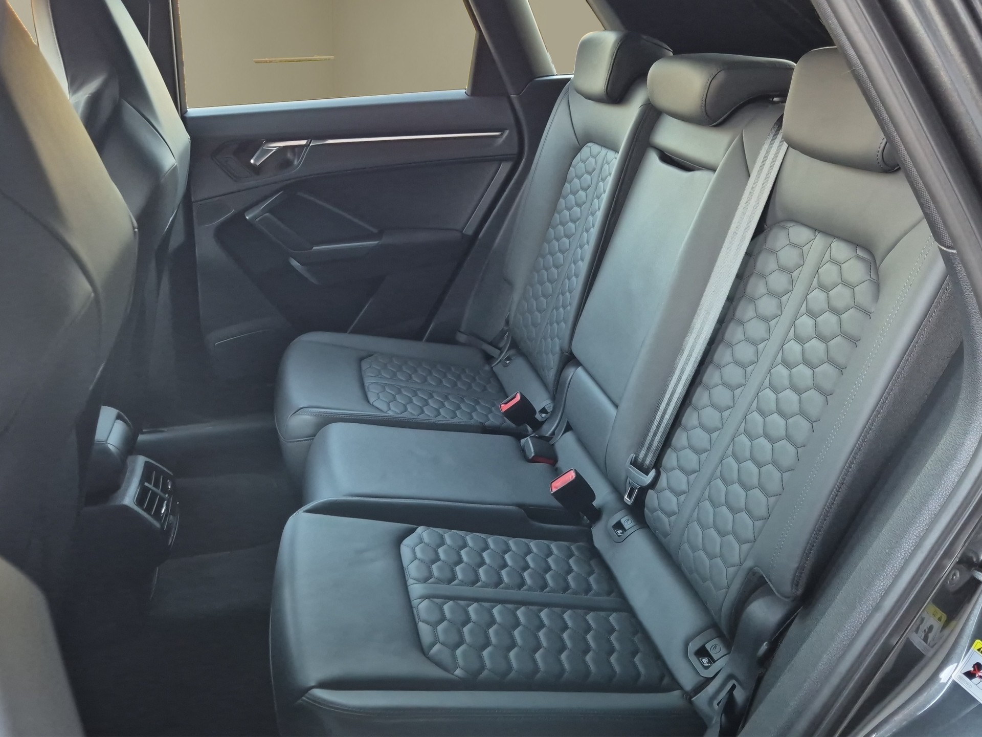 AUDI RS Q3 2.5 TFSI quattro S tronic-image-13