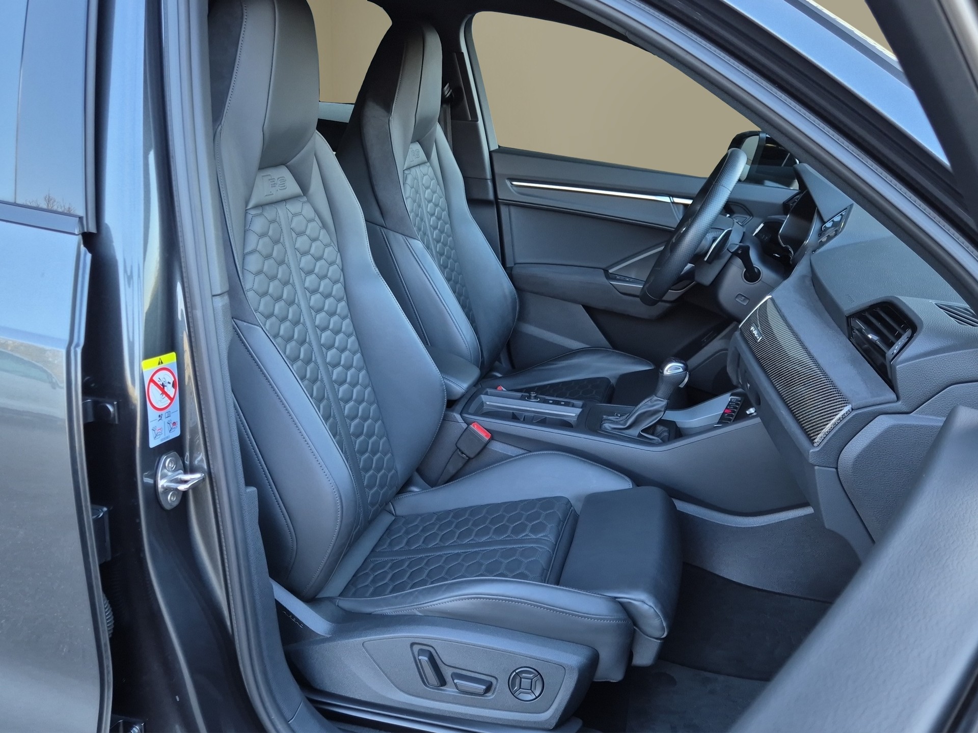 AUDI RS Q3 2.5 TFSI quattro S tronic-image-15