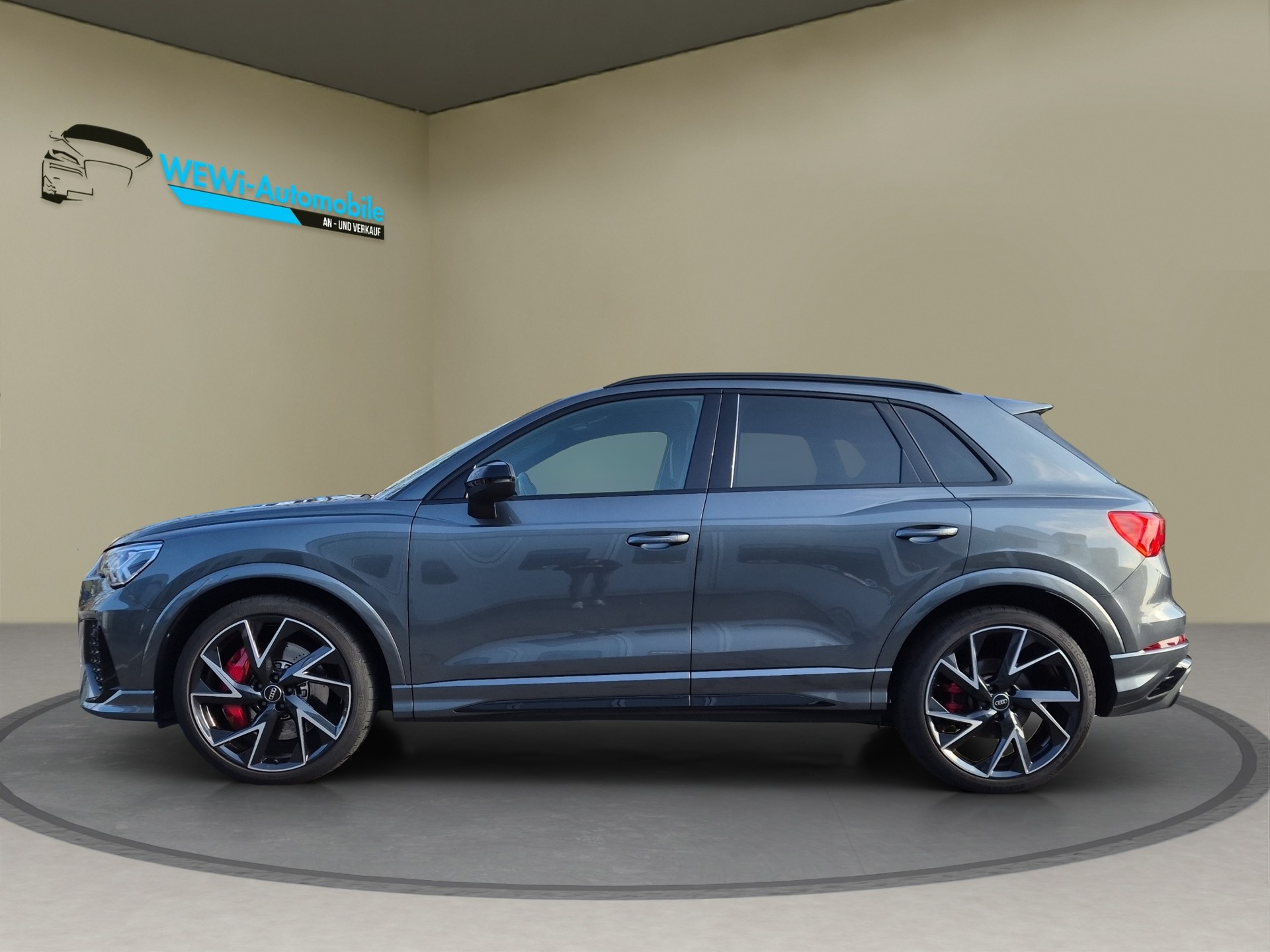 AUDI RS Q3 2.5 TFSI quattro S tronic-showroom-element-1