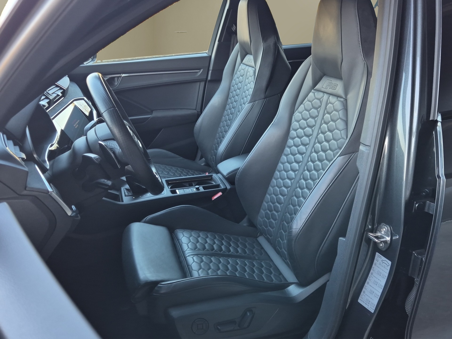 AUDI RS Q3 2.5 TFSI quattro S tronic-image-8