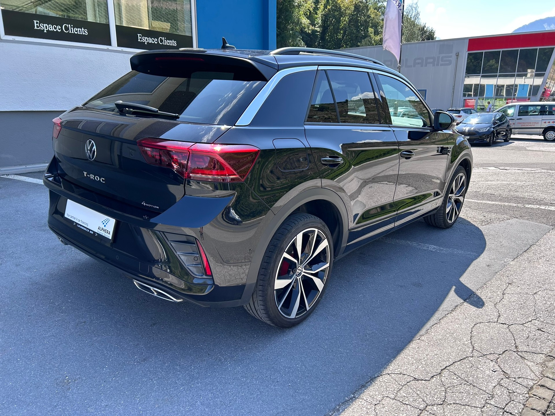 VW T-Roc 2.0 TSI R-Line DSG 4Motion-image-2