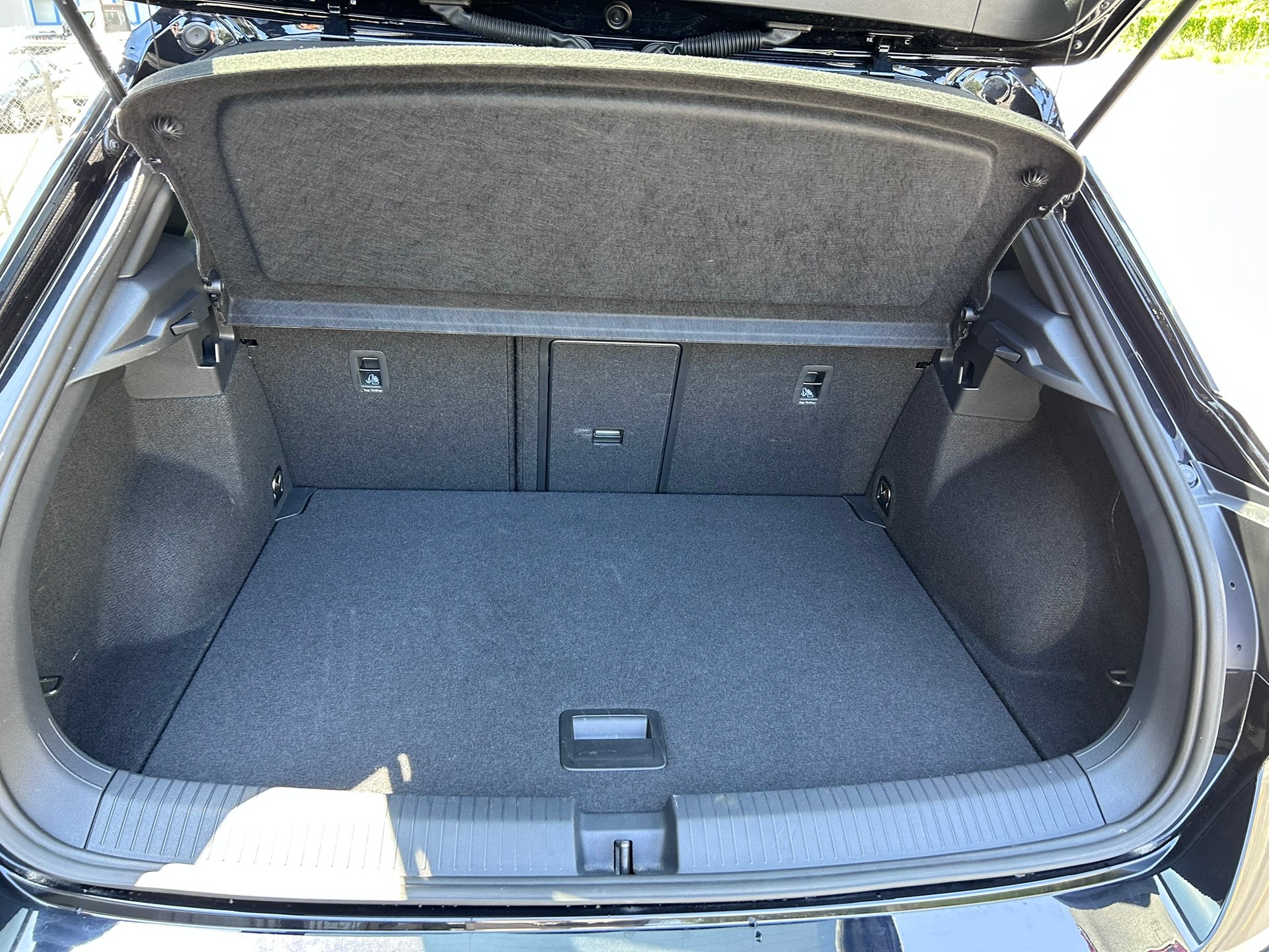 VW T-Roc 2.0 TSI R-Line DSG 4Motion-image-9