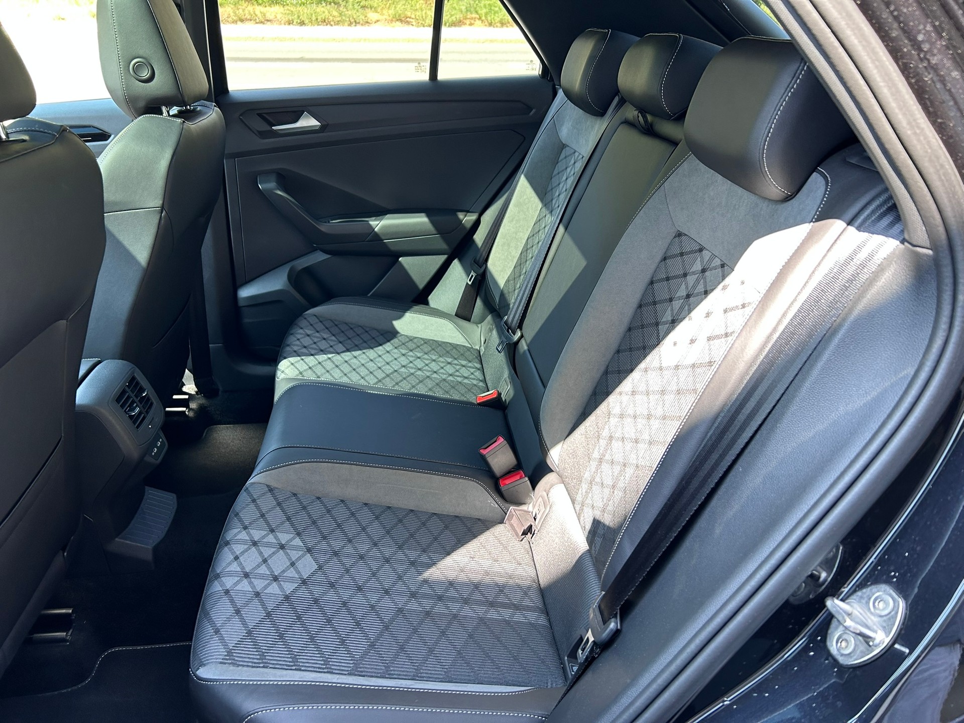 VW T-Roc 2.0 TSI R-Line DSG 4Motion-image-8