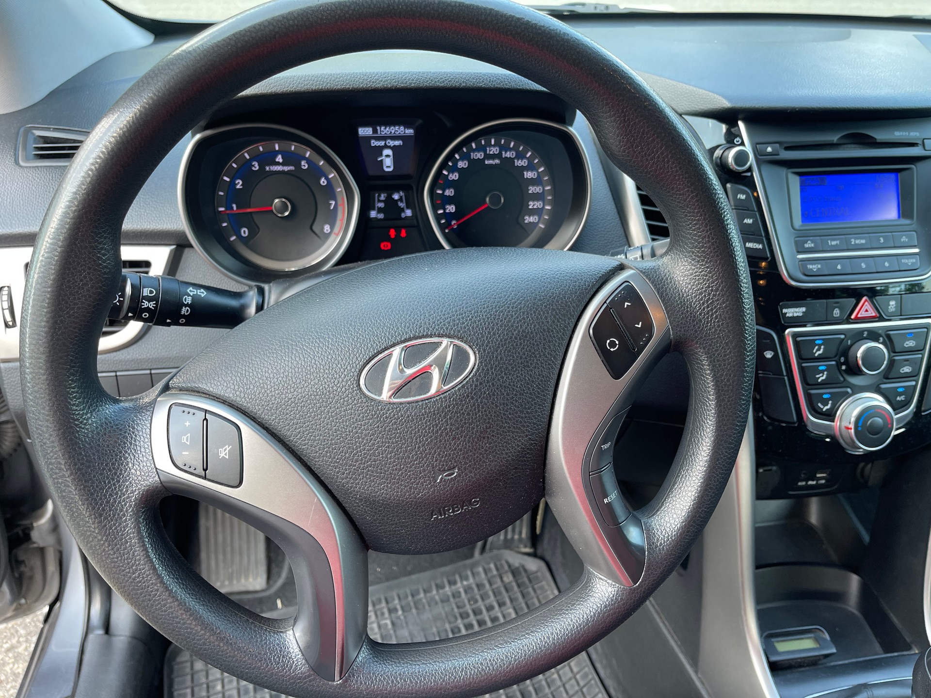 HYUNDAI i30 1.6 Style-image-9