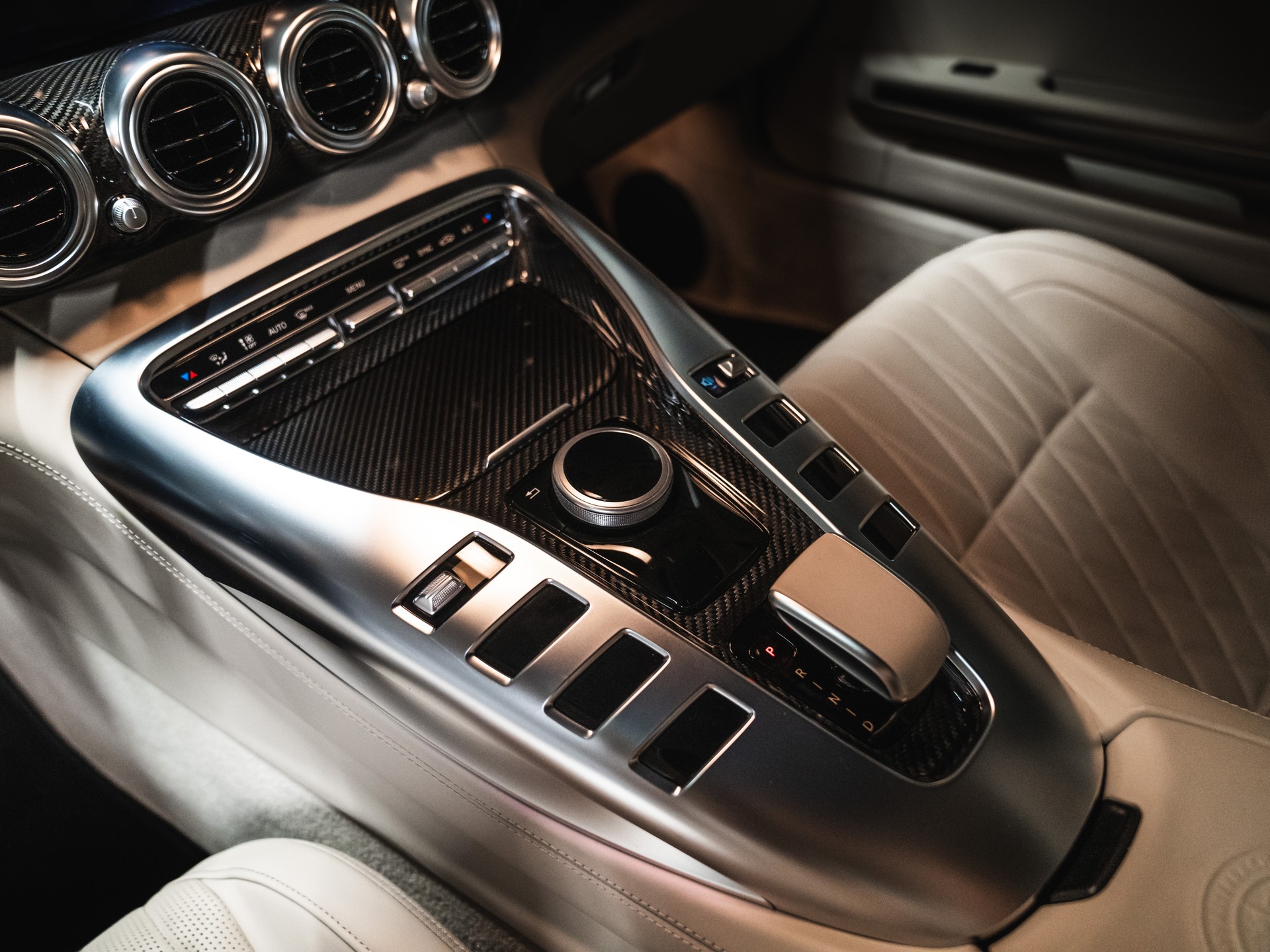 MERCEDES-BENZ AMG GT C Speedshift DCT-image-9