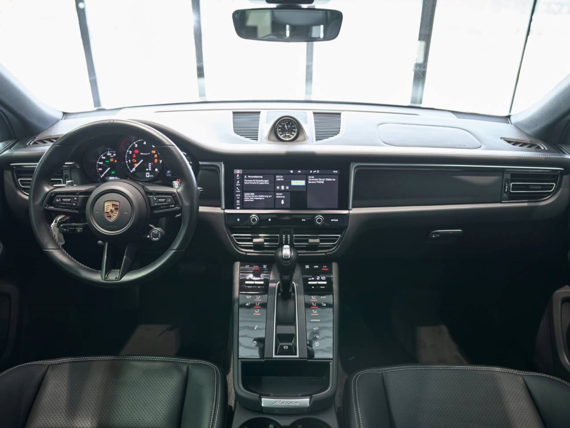 PORSCHE Macan T-image-14