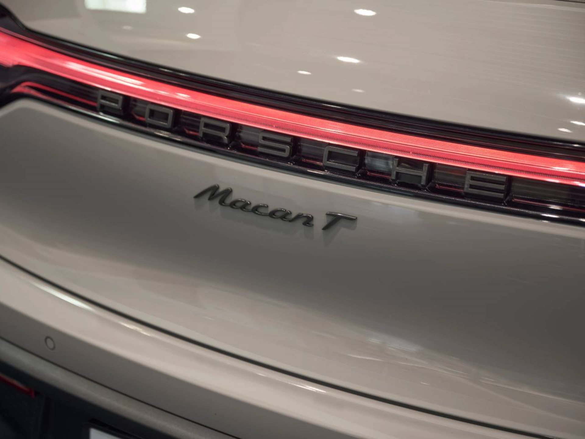 PORSCHE Macan T-image-26