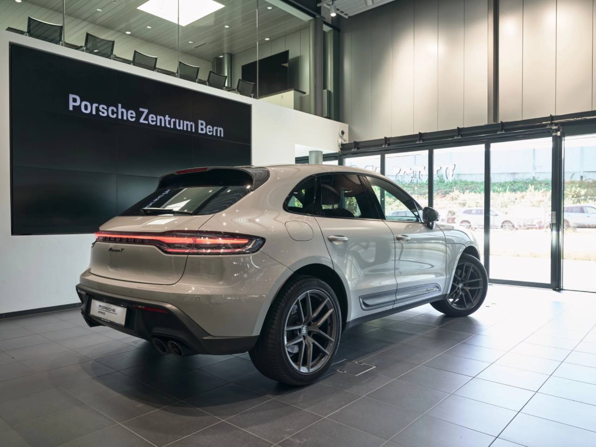PORSCHE Macan T-image-2
