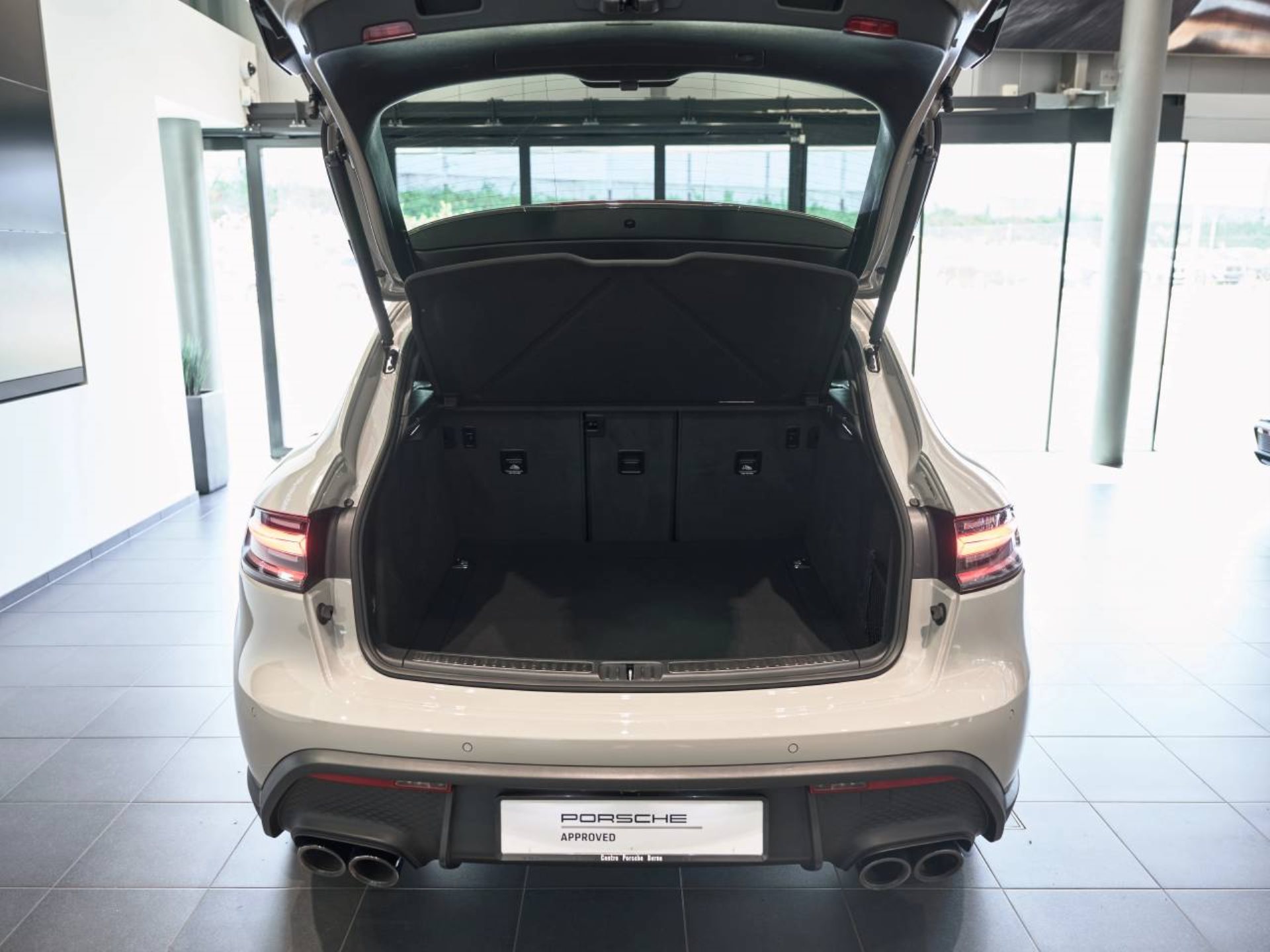 PORSCHE Macan T-image-11