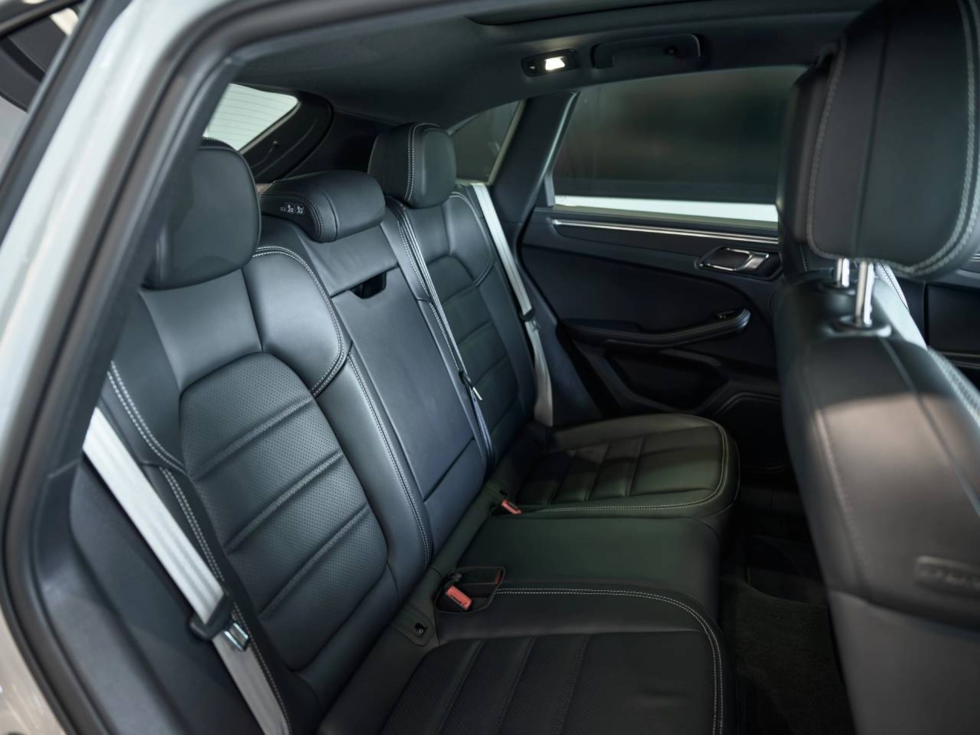 PORSCHE Macan T-image-18