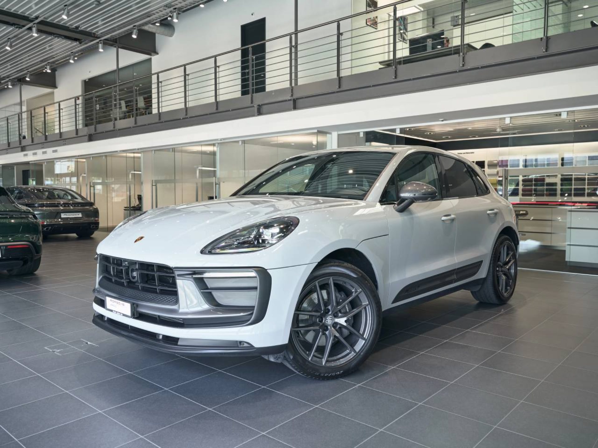 PORSCHE Macan T-image-7