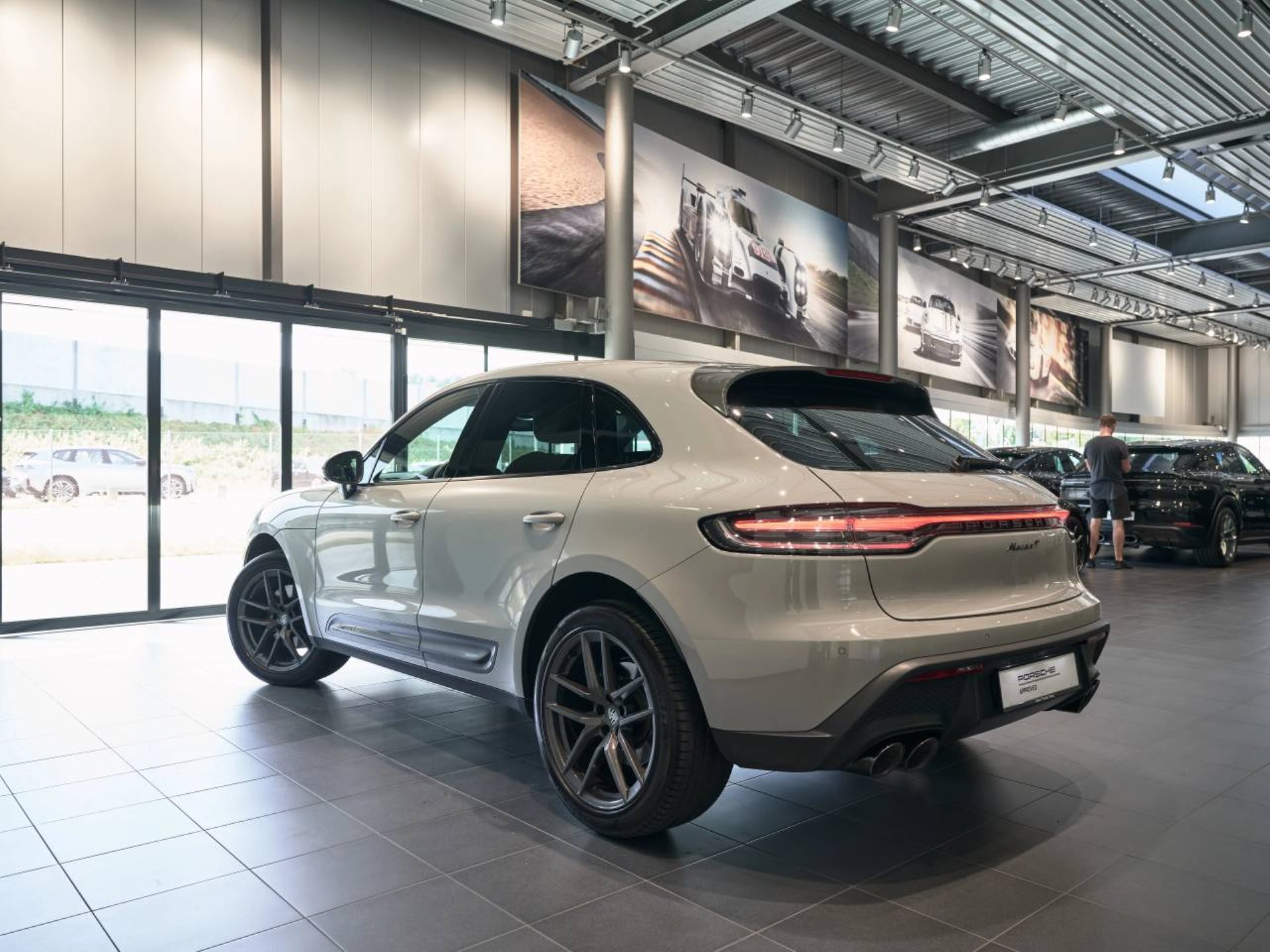 PORSCHE Macan T-image-6