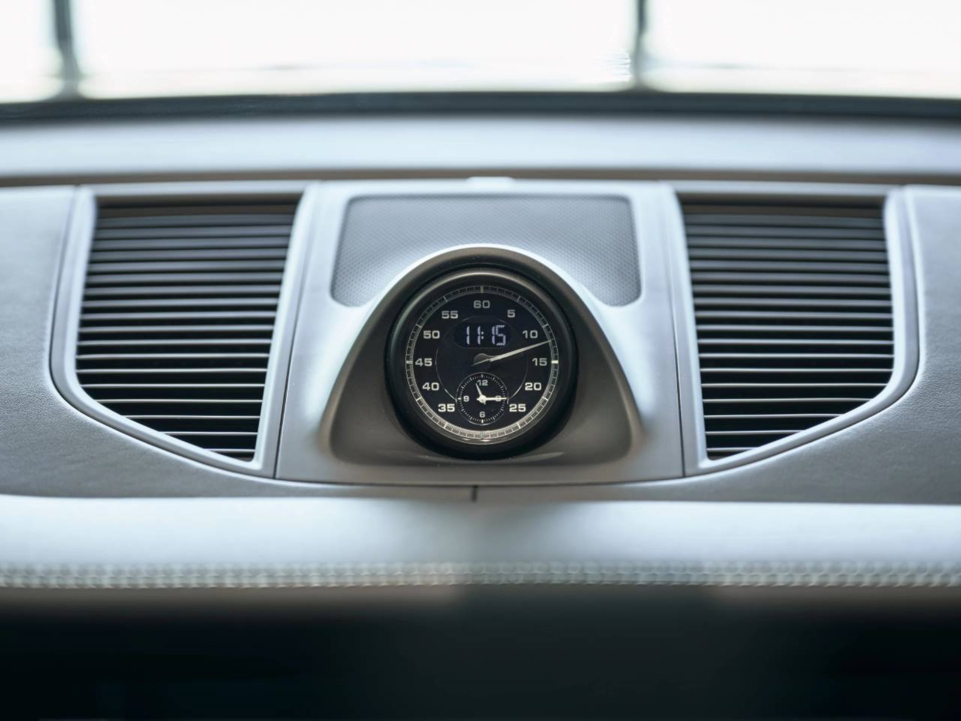 PORSCHE Macan T-image-29